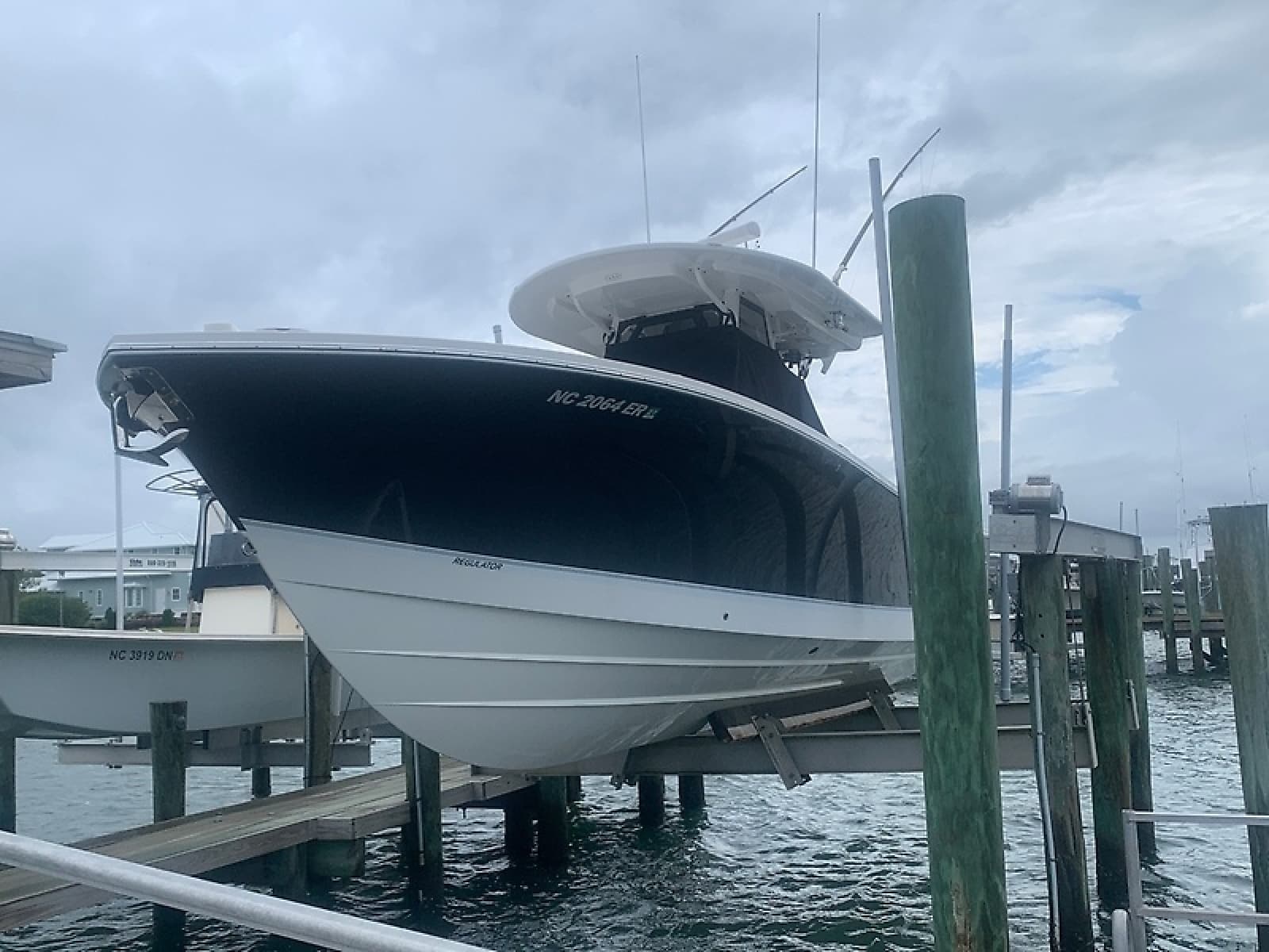 2020 Regulator 31 FS - Photo 3