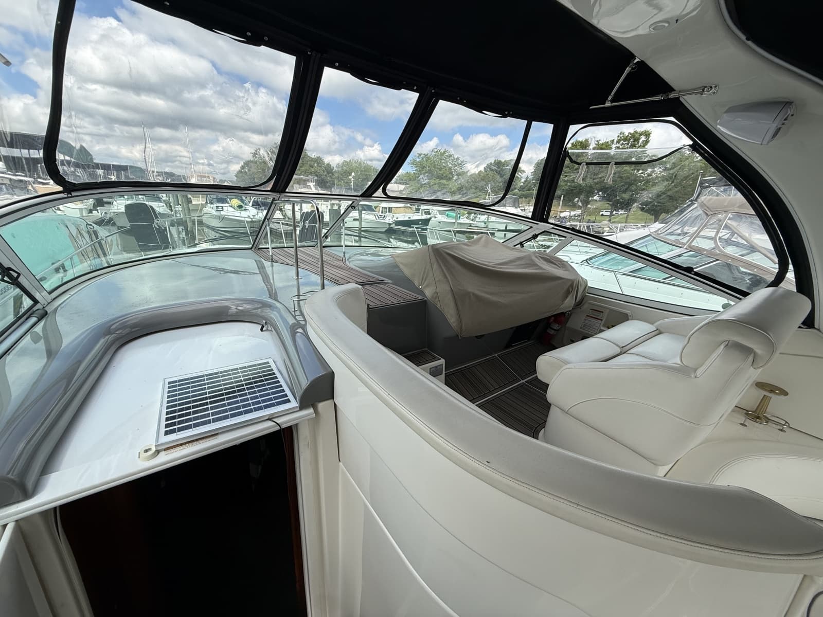 2006 Cruisers Yachts 370 Express - Photo 12