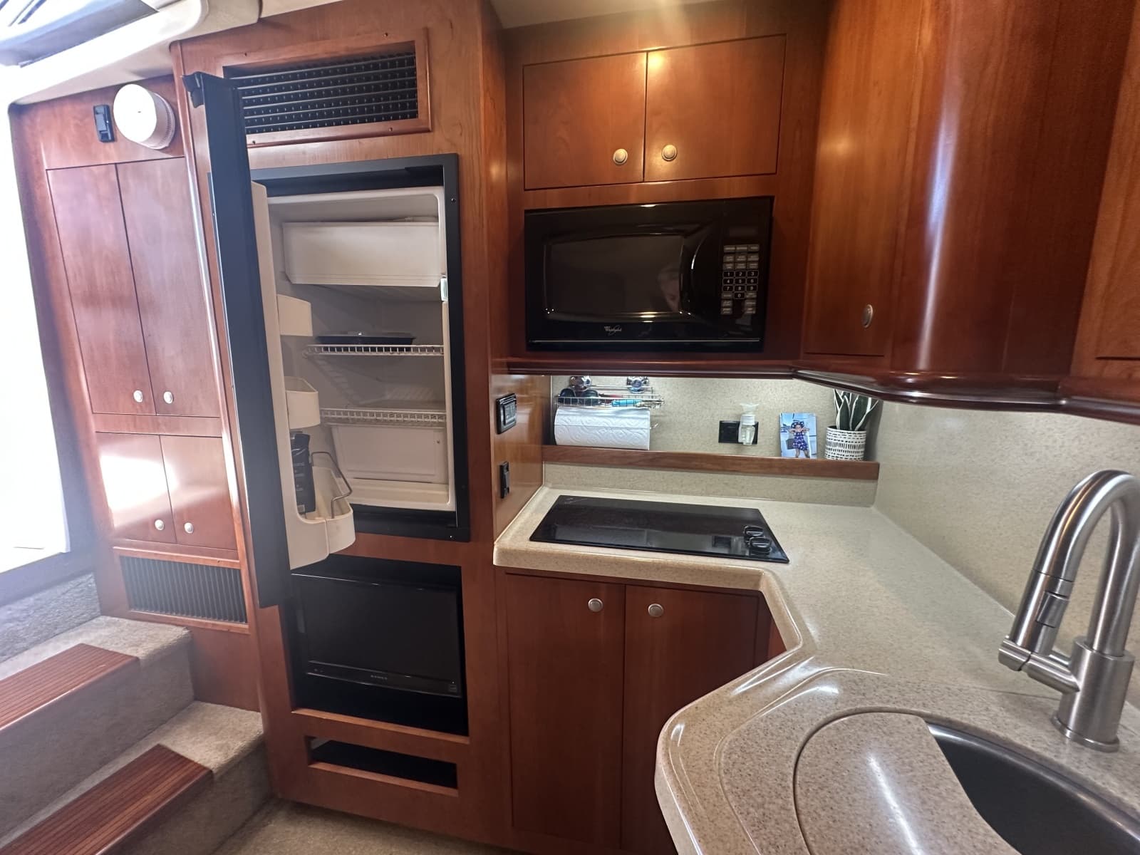 2006 Cruisers Yachts 370 Express - Photo 30