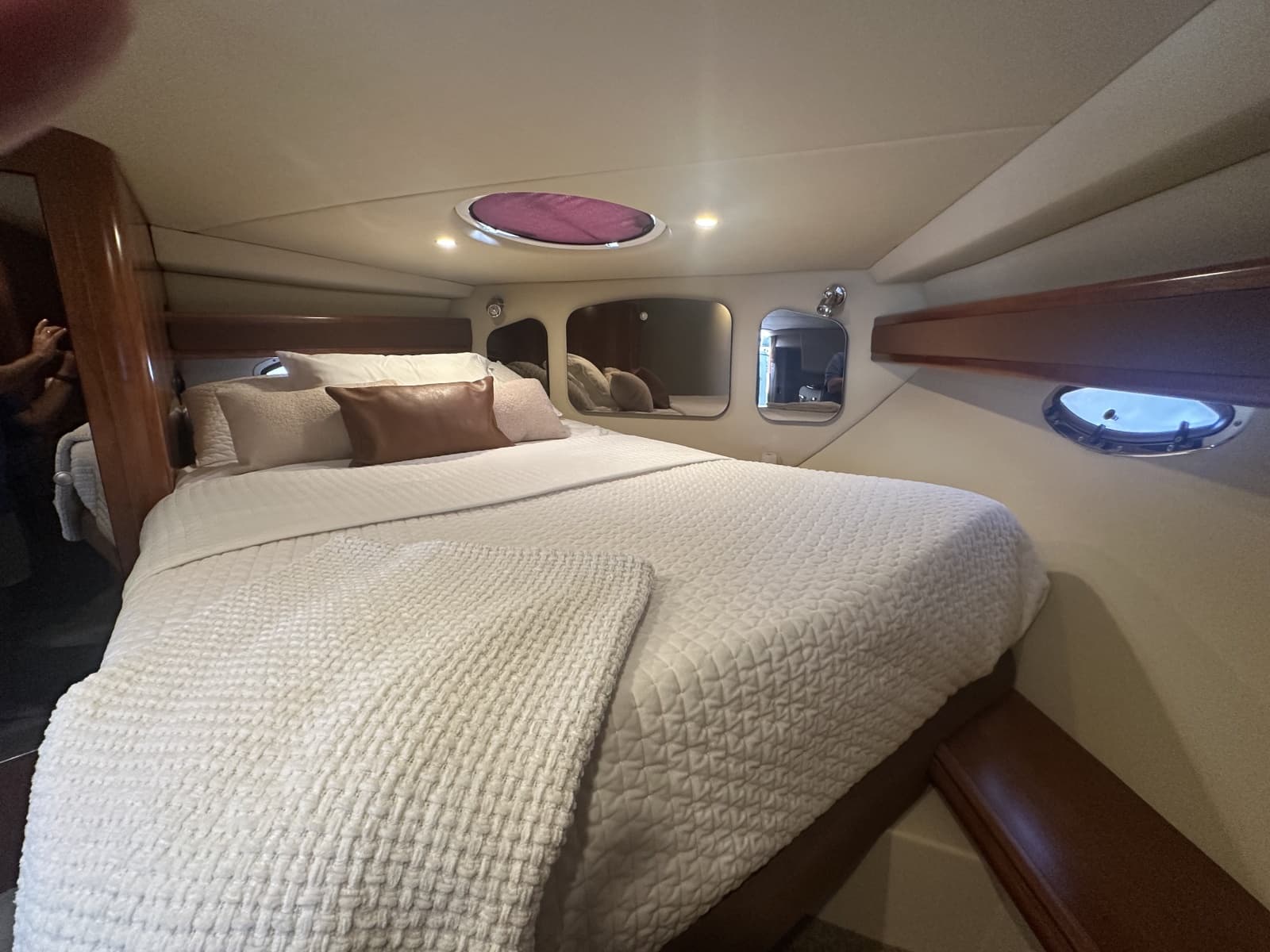 2006 Cruisers Yachts 370 Express - Photo 33
