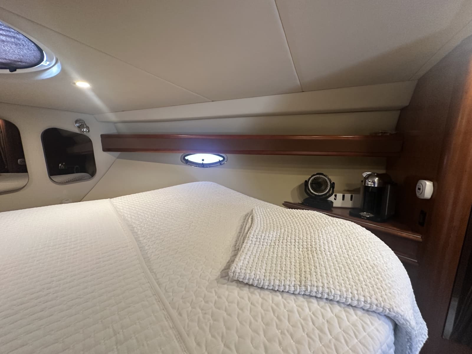 2006 Cruisers Yachts 370 Express - Photo 37