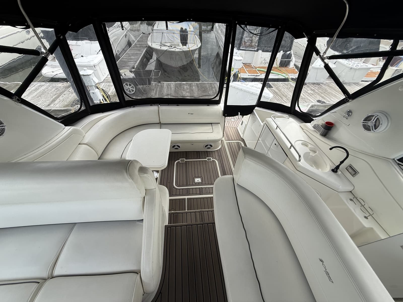 2006 Cruisers Yachts 370 Express - Photo 9