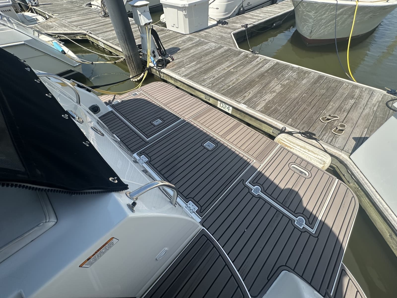 2006 Cruisers Yachts 370 Express - Photo 21