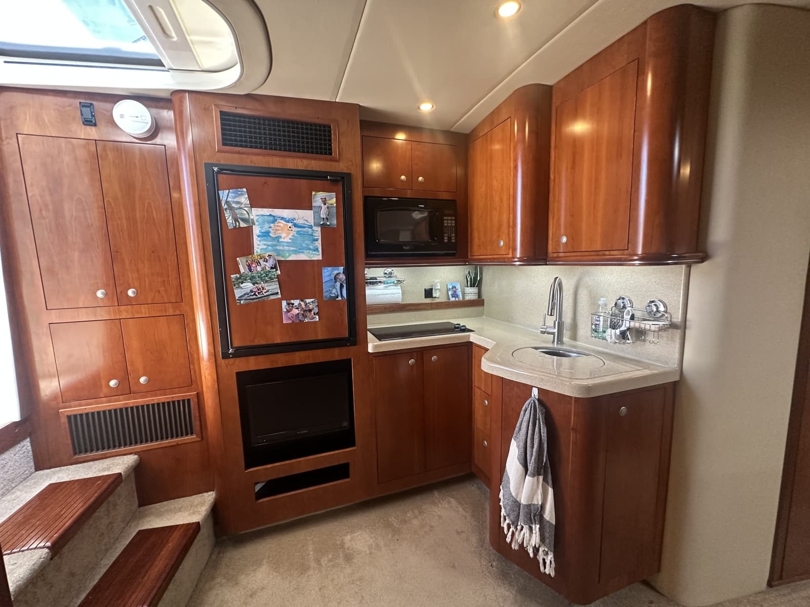 2006 Cruisers Yachts 370 Express - Photo 26