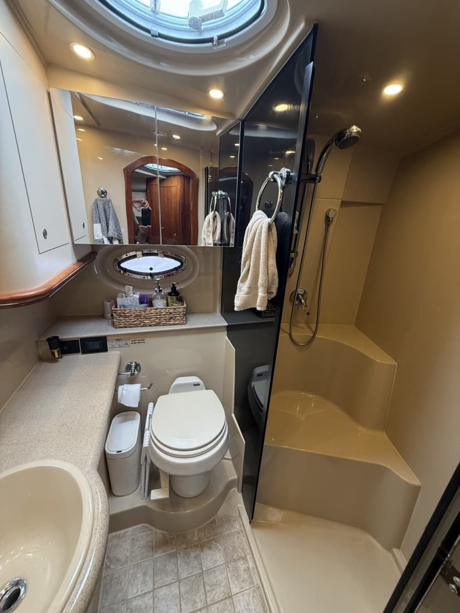 2006 Cruisers Yachts 370 Express - Photo 24