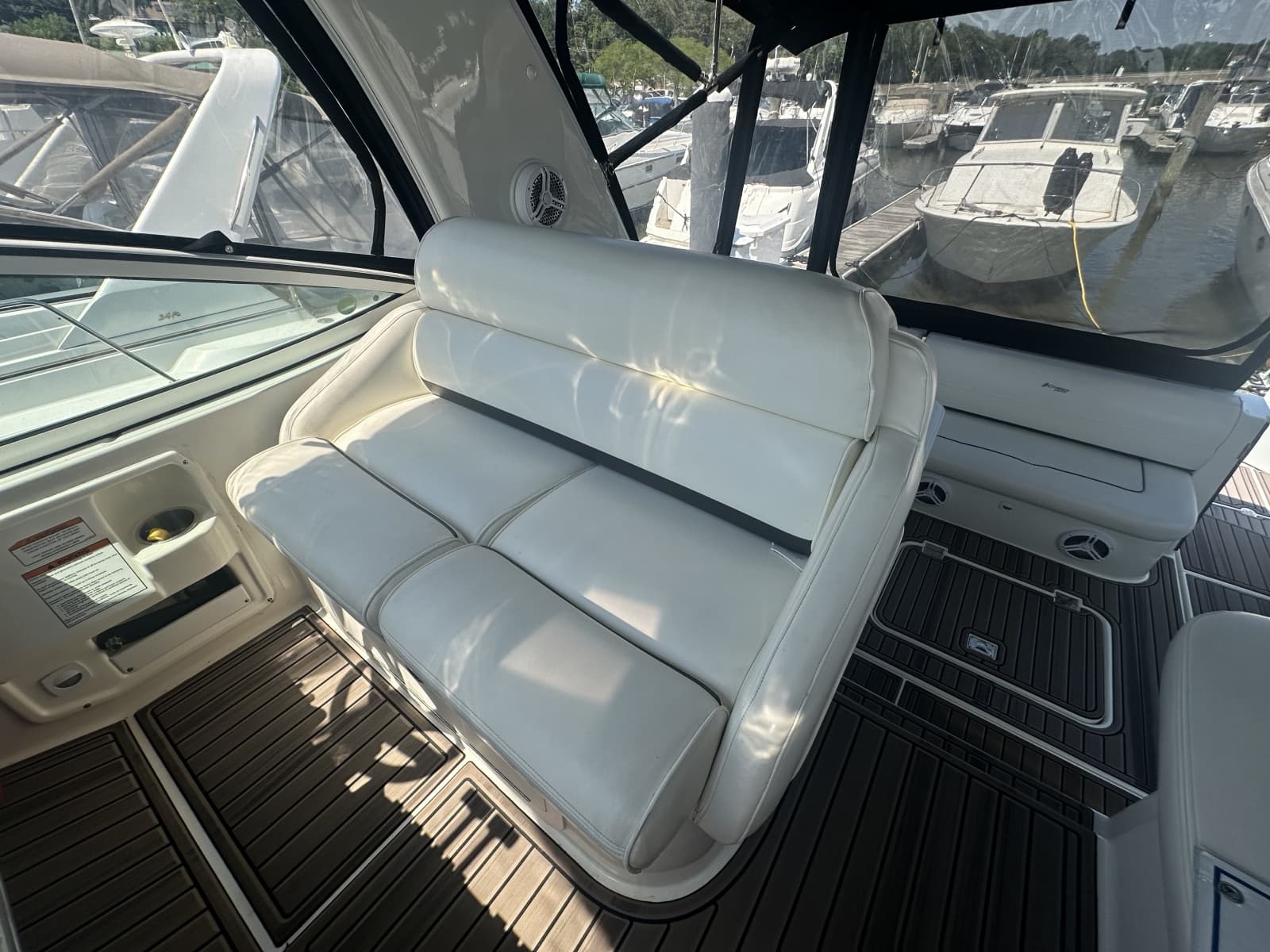 2006 Cruisers Yachts 370 Express - Photo 11