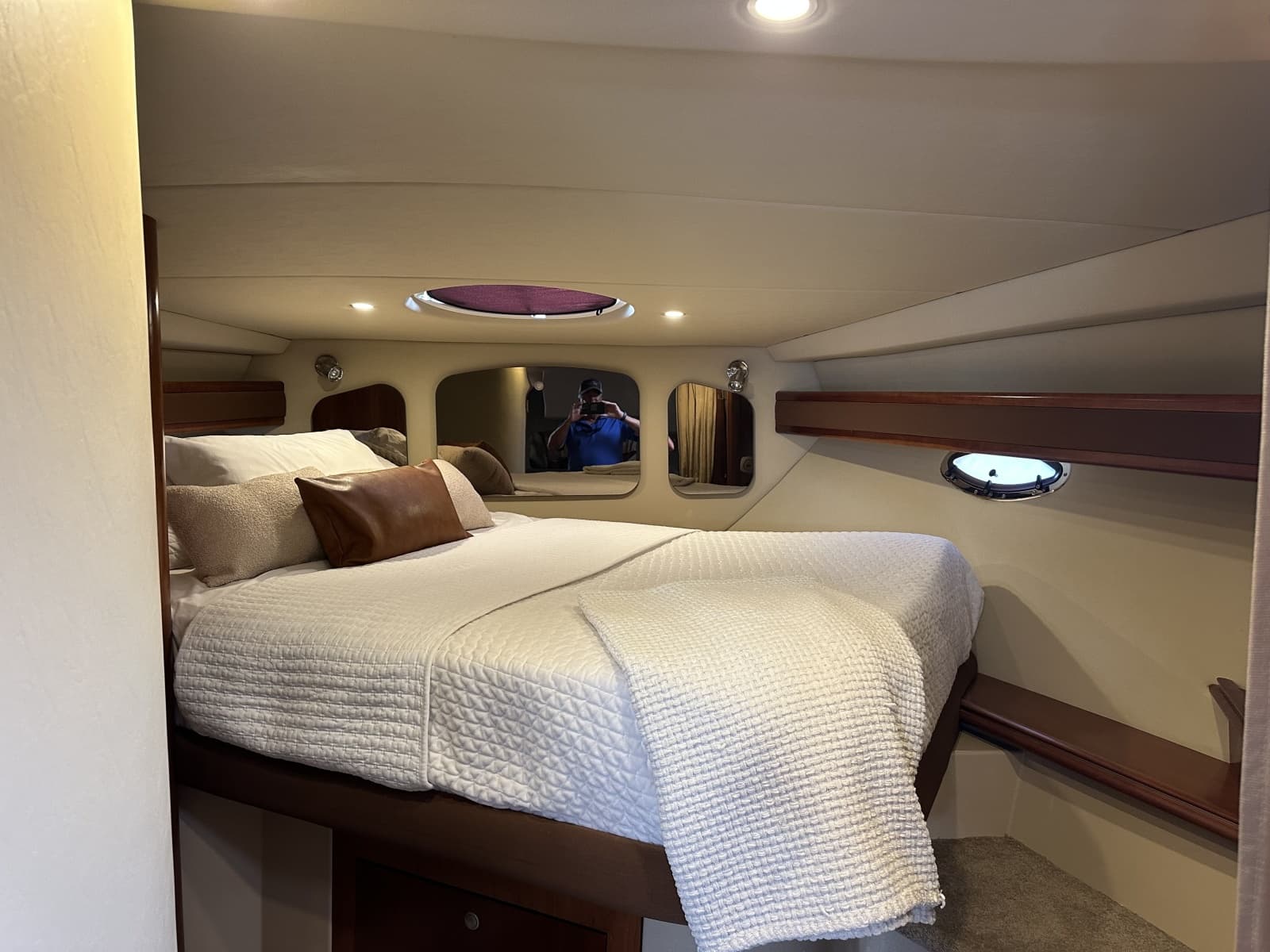 2006 Cruisers Yachts 370 Express - Photo 32