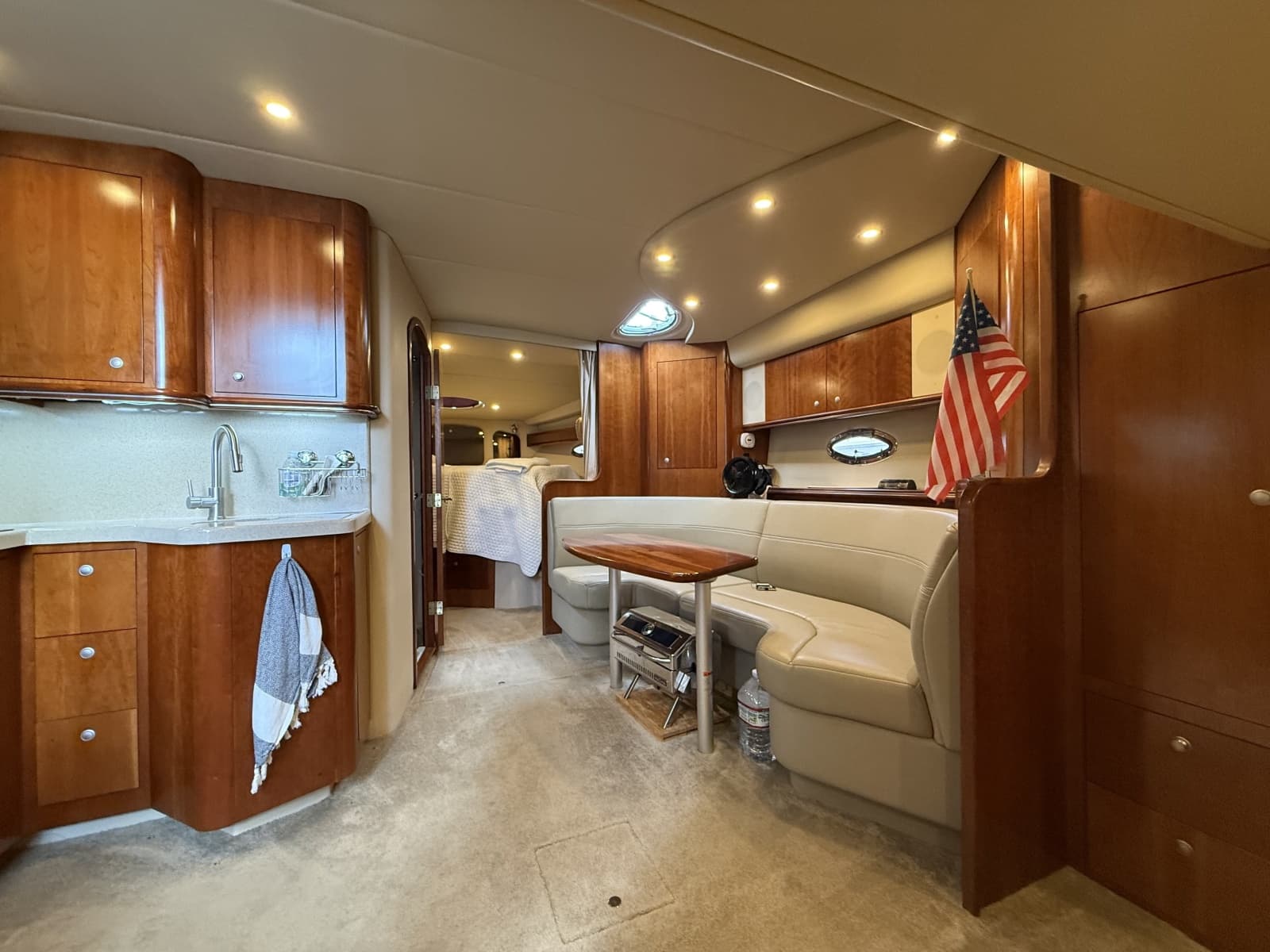 2006 Cruisers Yachts 370 Express - Photo 23