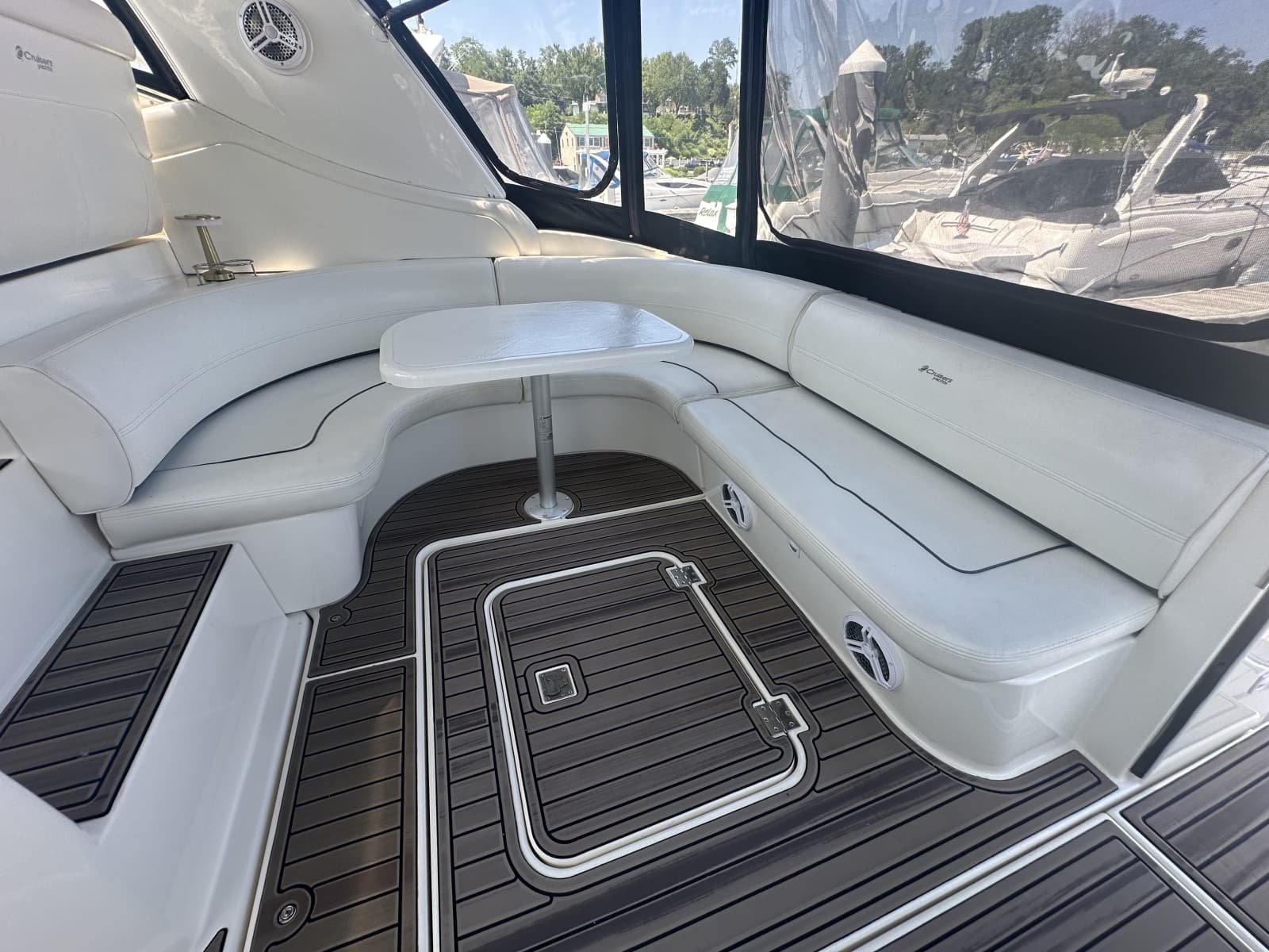2006 Cruisers Yachts 370 Express - Photo 10