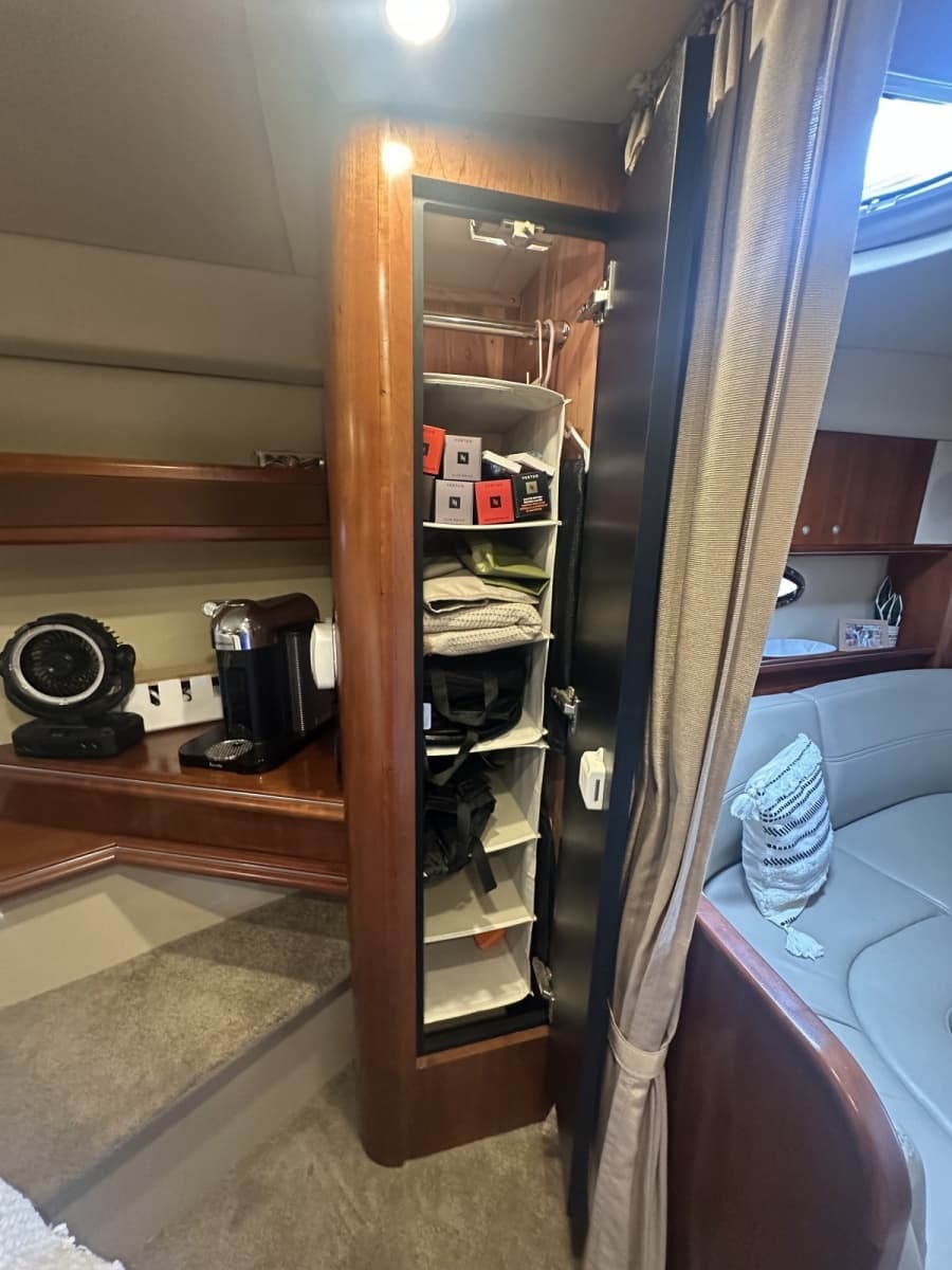 2006 Cruisers Yachts 370 Express - Photo 38