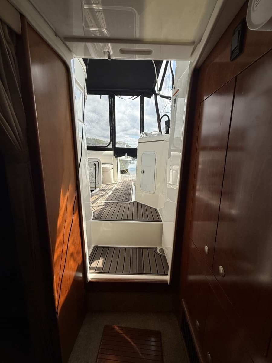 2006 Cruisers Yachts 370 Express - Photo 31