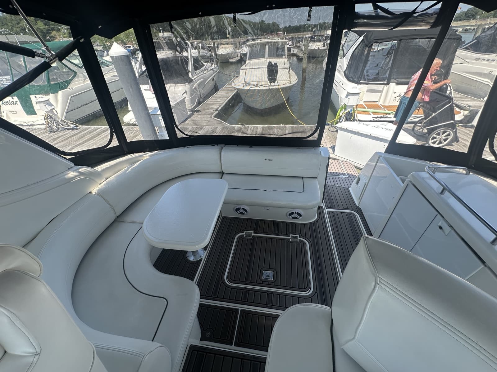 2006 Cruisers Yachts 370 Express - Photo 14