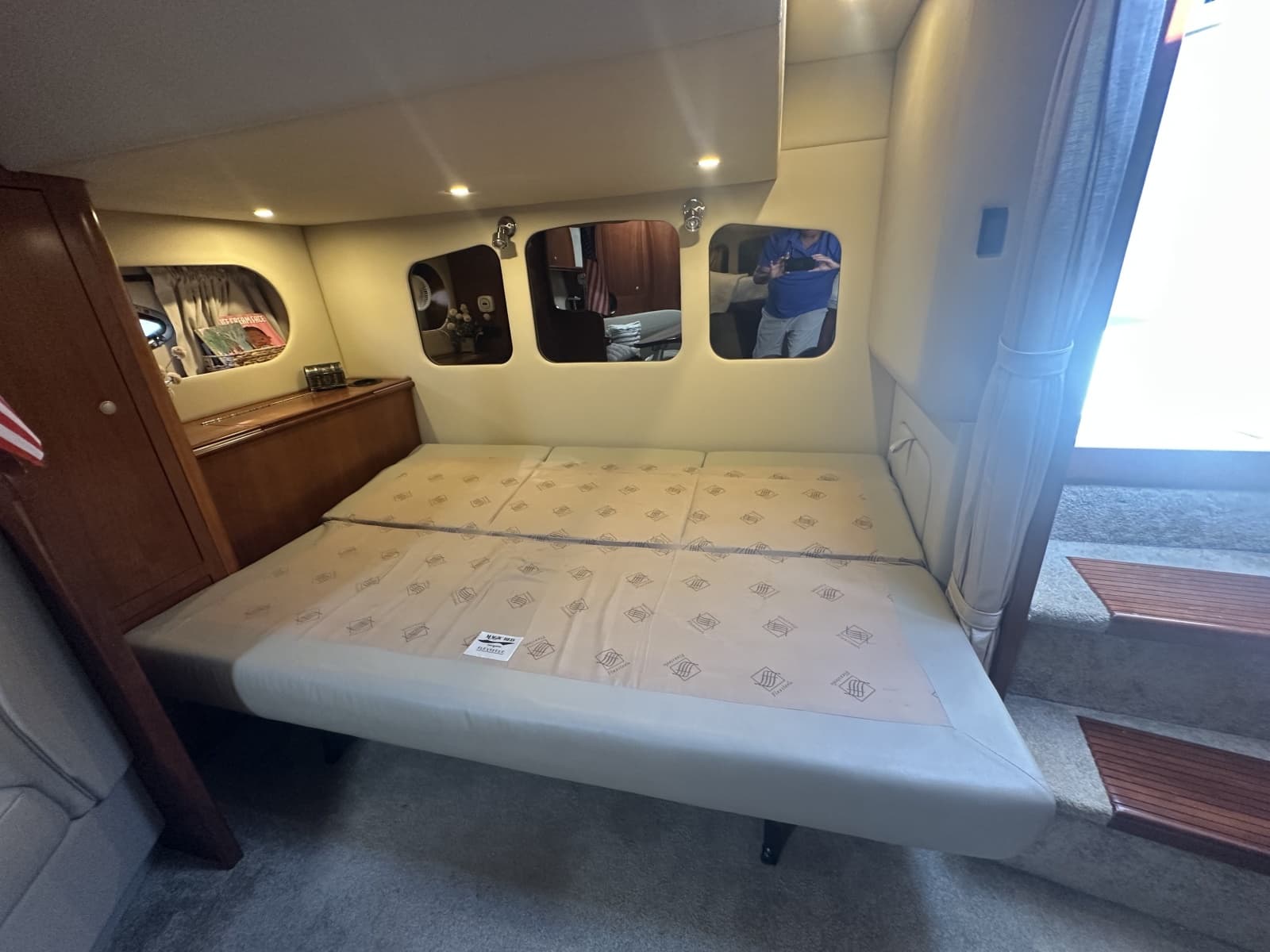 2006 Cruisers Yachts 370 Express - Photo 39