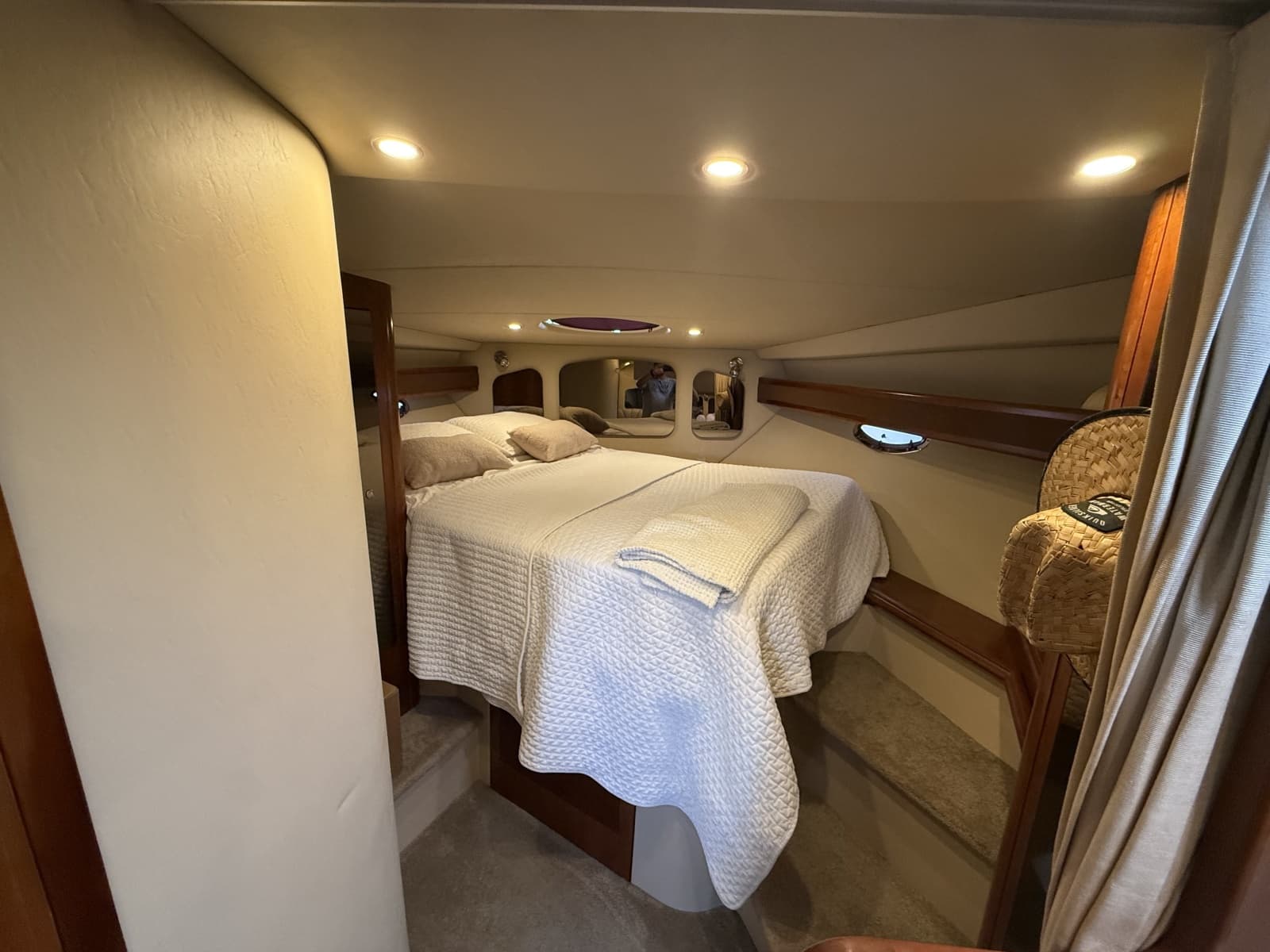 2006 Cruisers Yachts 370 Express - Photo 34