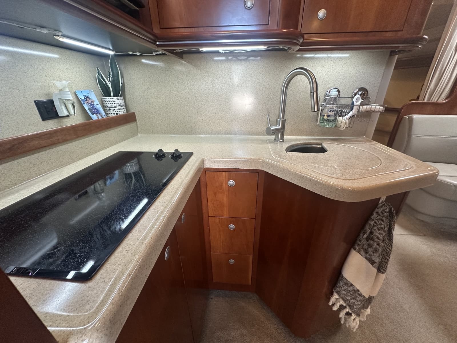 2006 Cruisers Yachts 370 Express - Photo 27