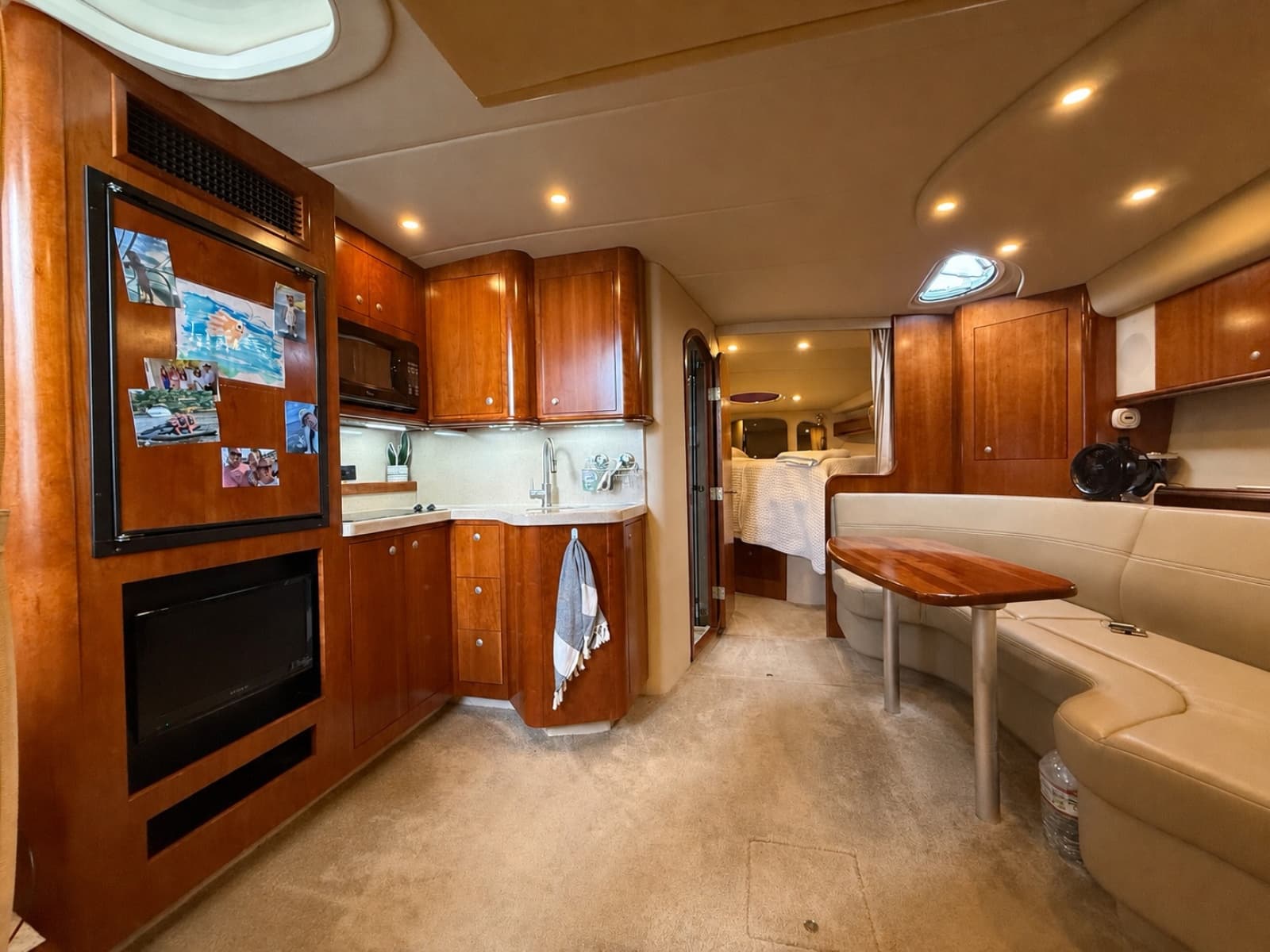 2006 Cruisers Yachts 370 Express - Photo 25