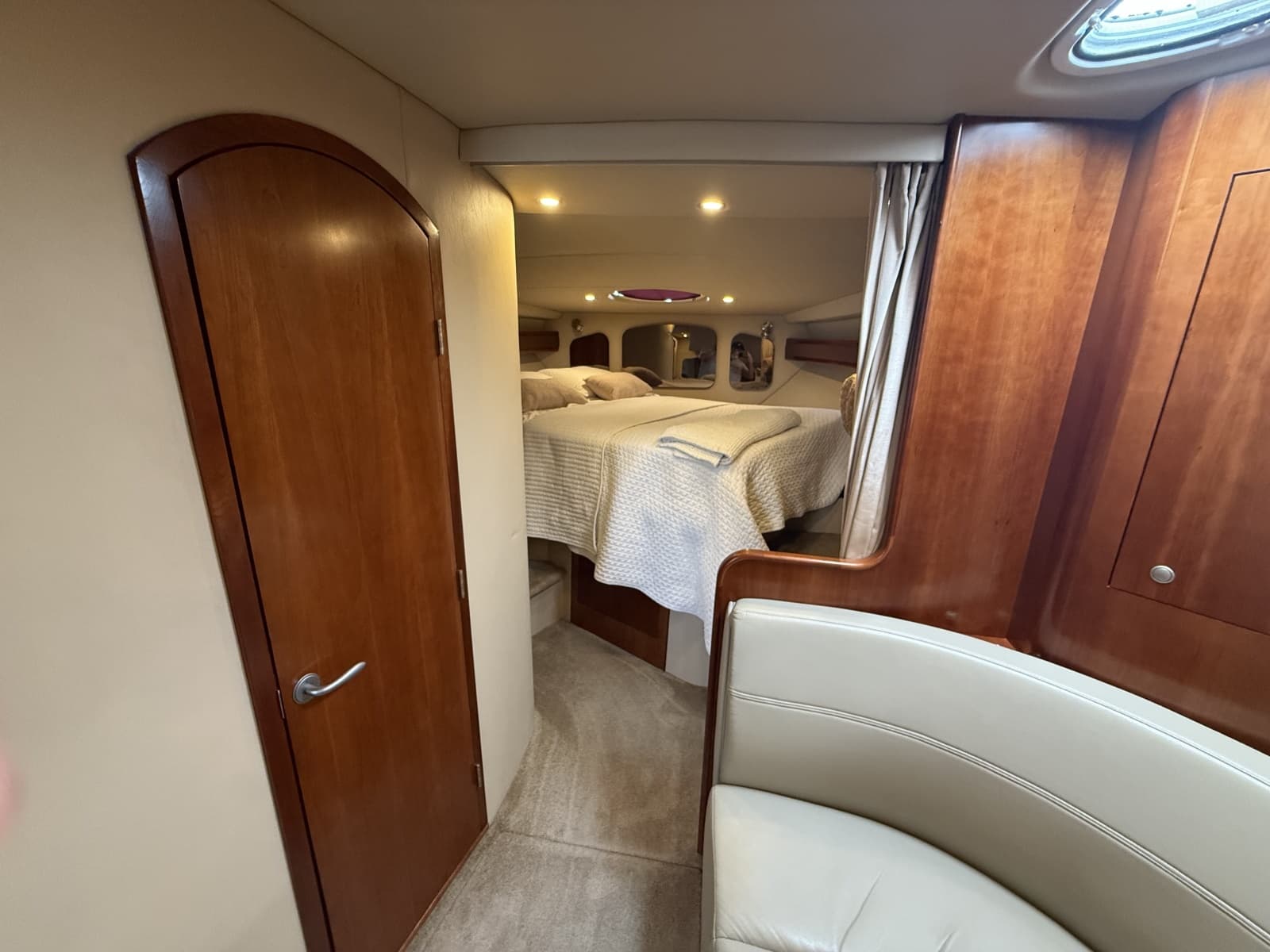 2006 Cruisers Yachts 370 Express - Photo 29
