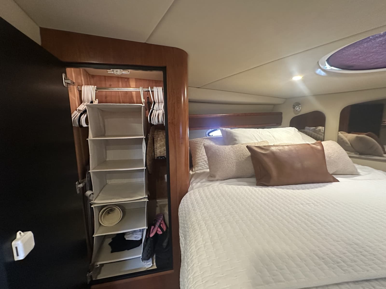 2006 Cruisers Yachts 370 Express - Photo 35