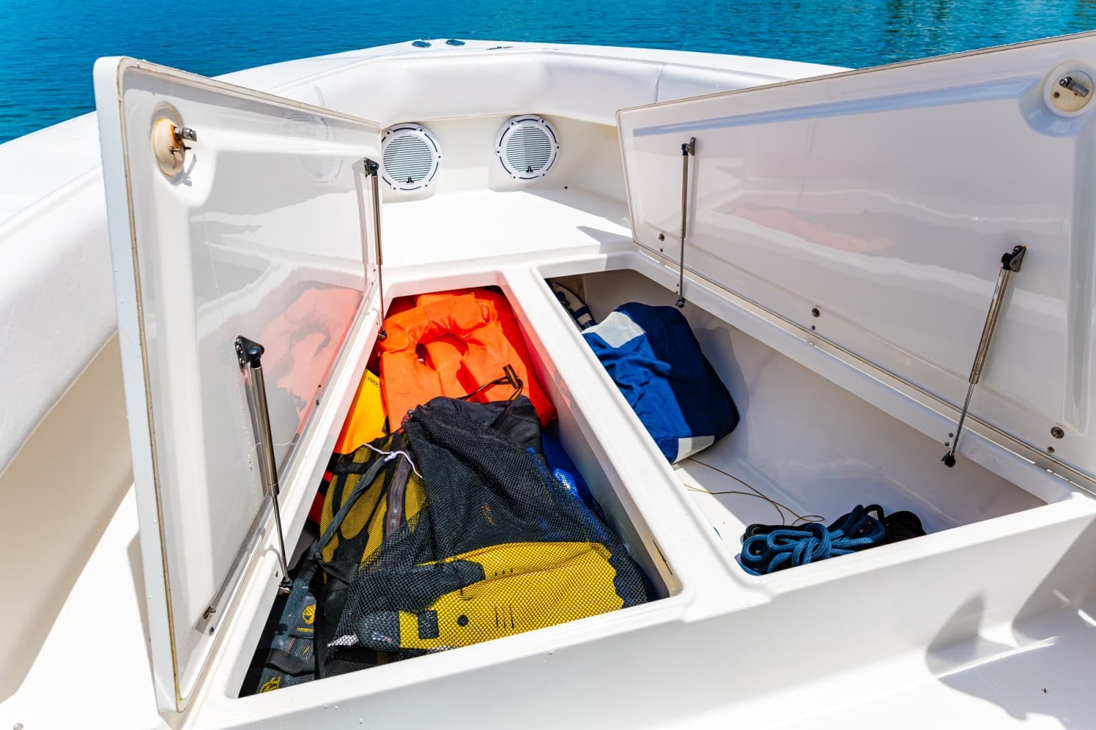2004 Venture 34 - Photo 12