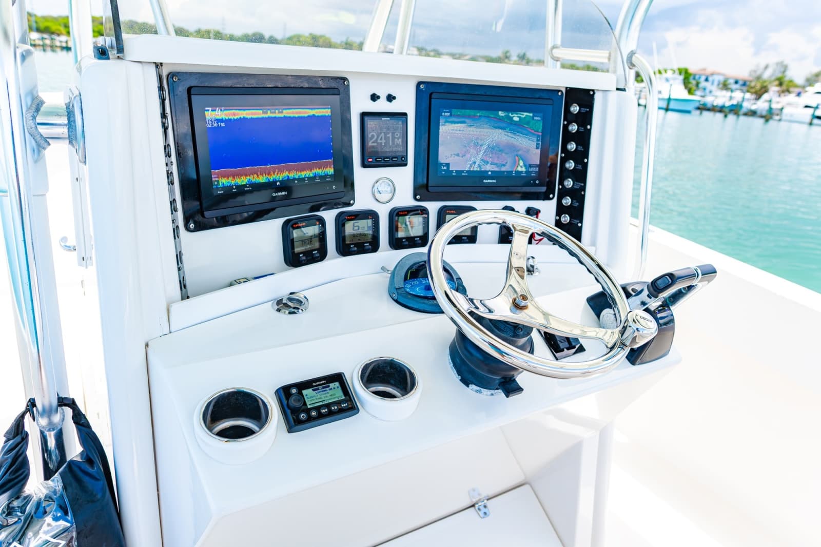 2004 Venture 34 - Photo 27