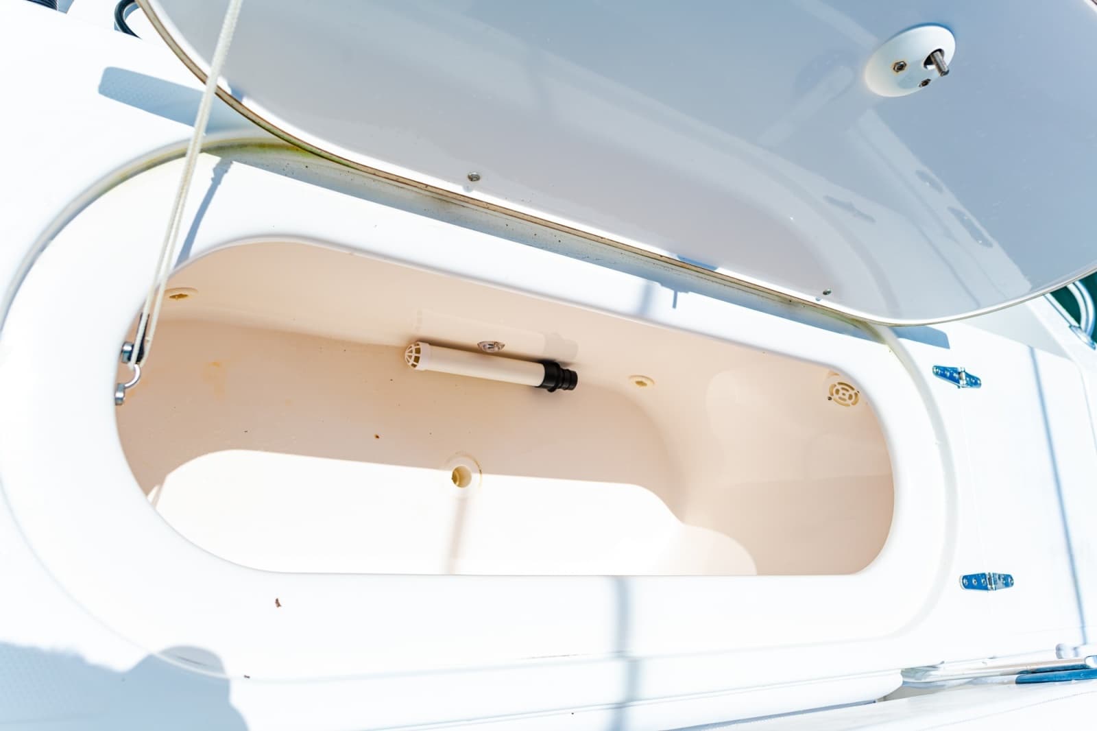 2004 Venture 34 - Photo 32