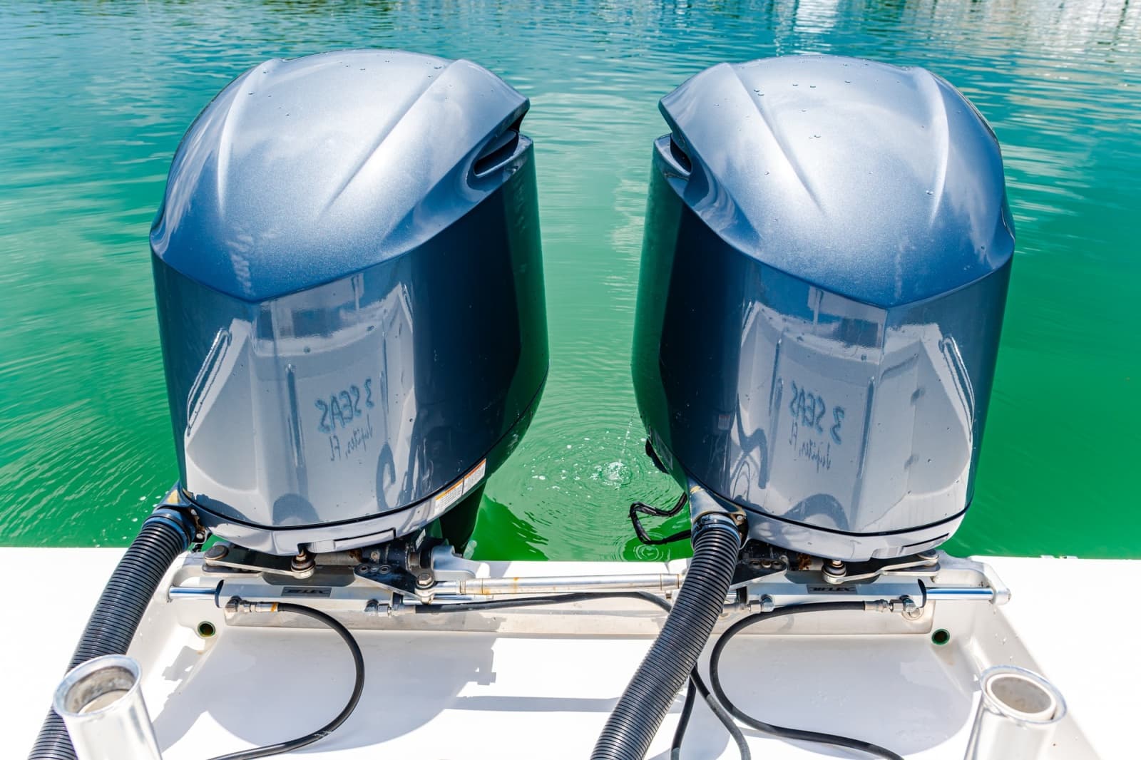 2004 Venture 34 - Photo 35