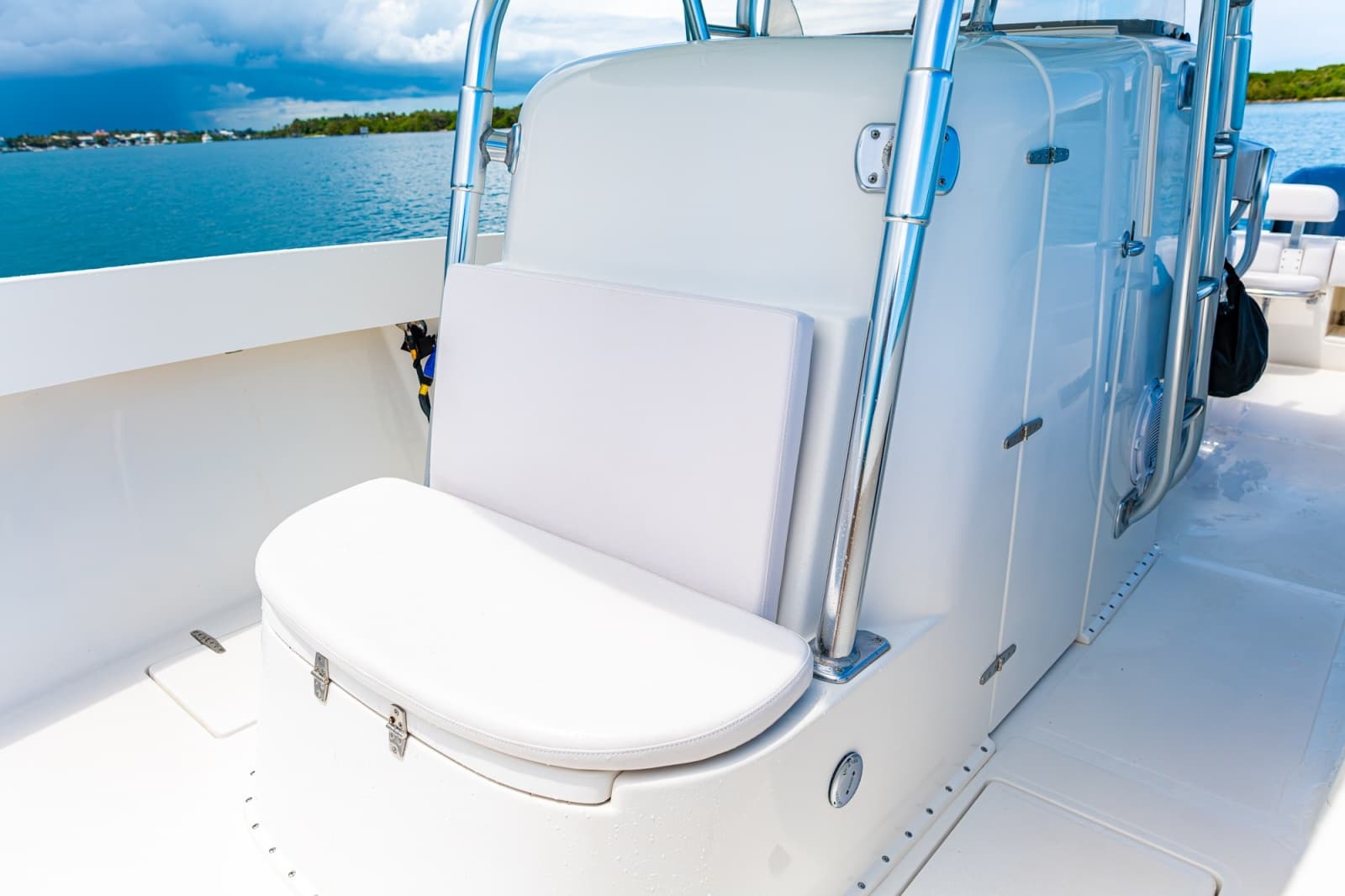 2004 Venture 34 - Photo 17