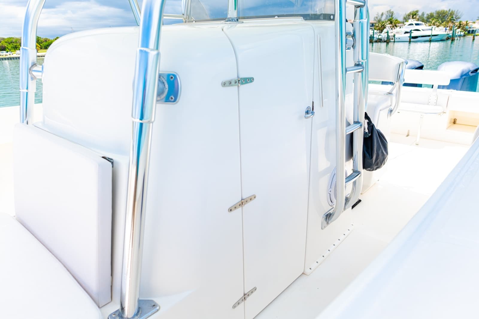 2004 Venture 34 - Photo 21
