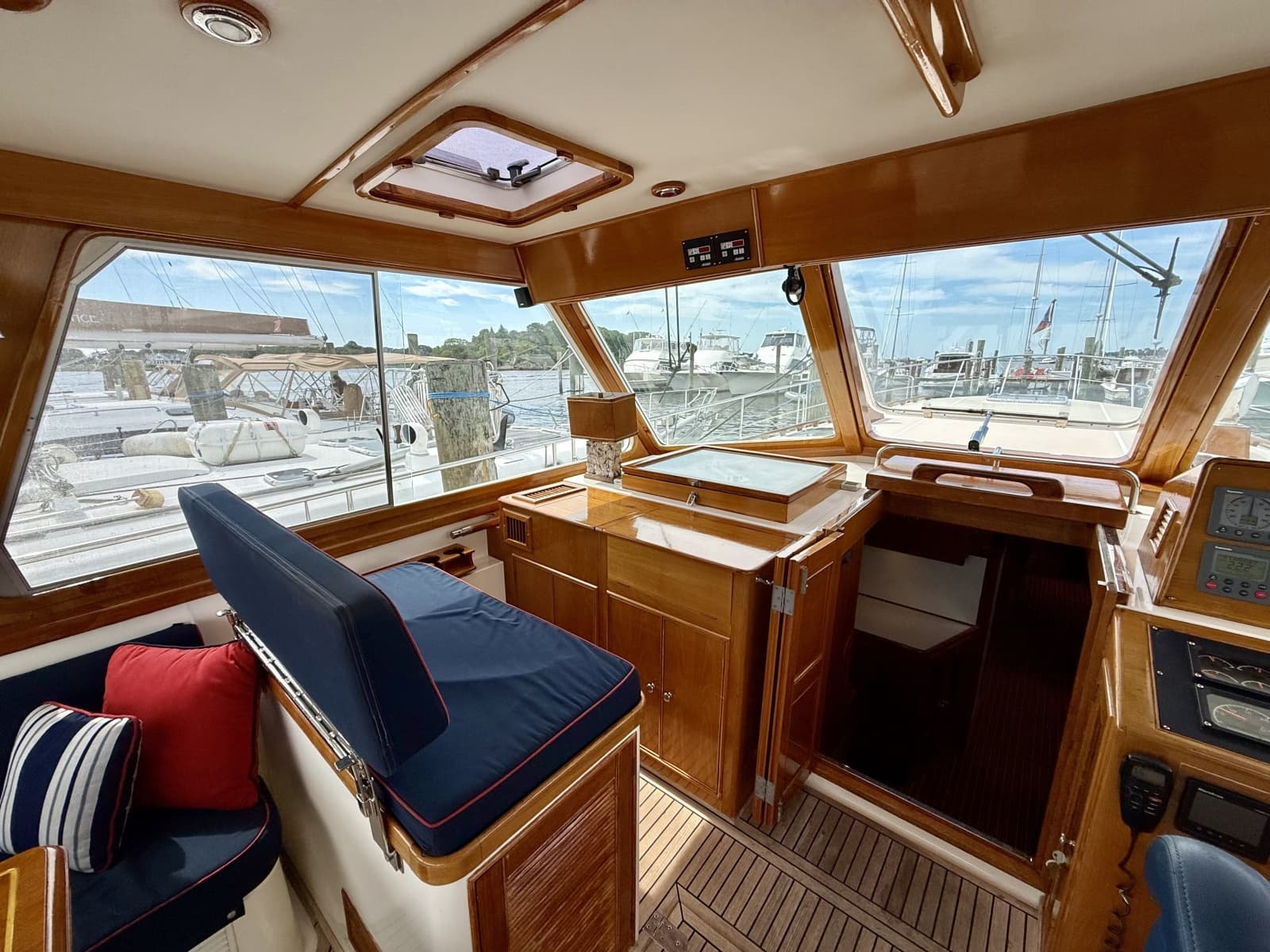 2001 Grand Banks Eastbay HX - Photo 64