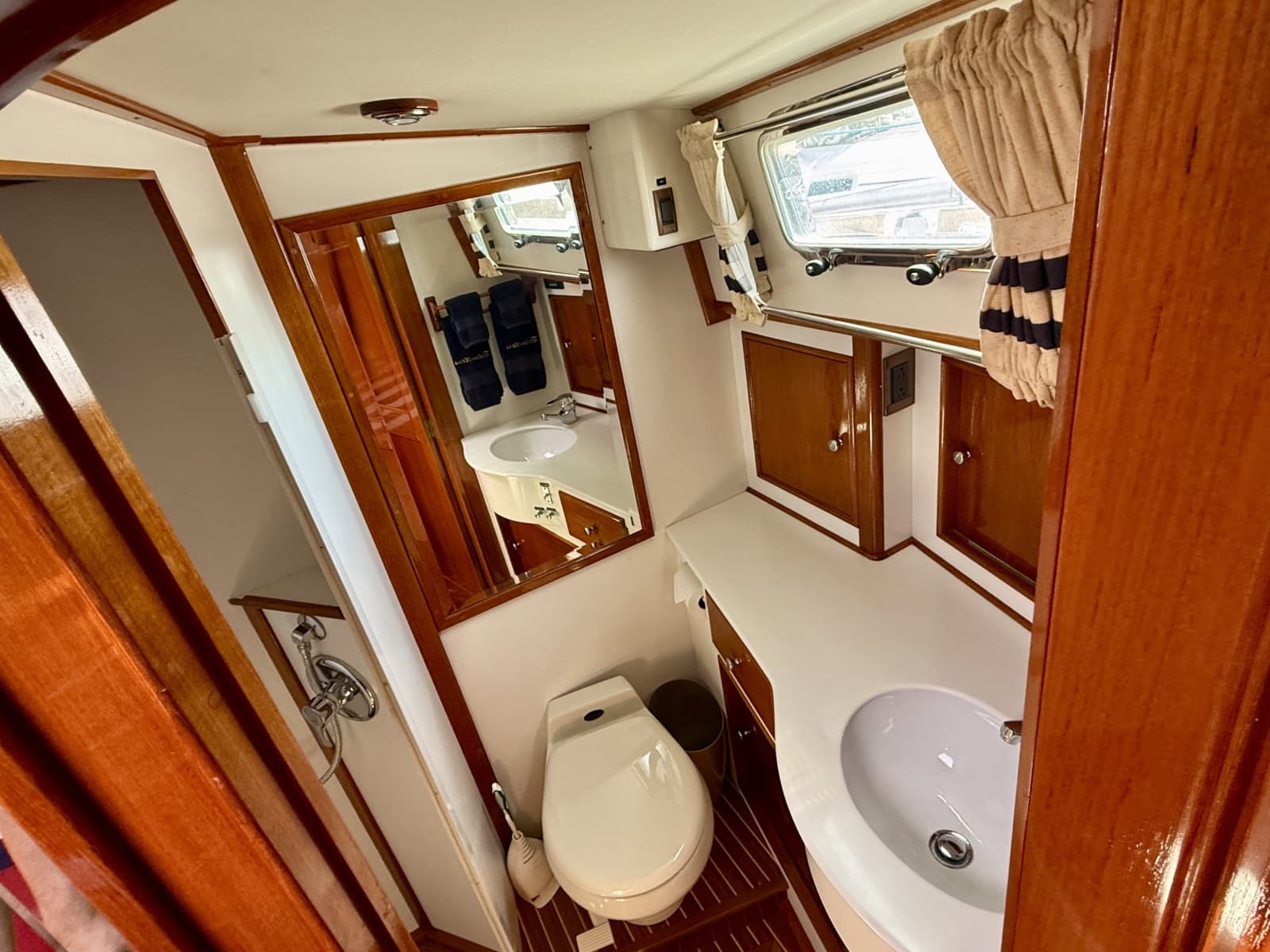 2001 Grand Banks Eastbay HX - Photo 42