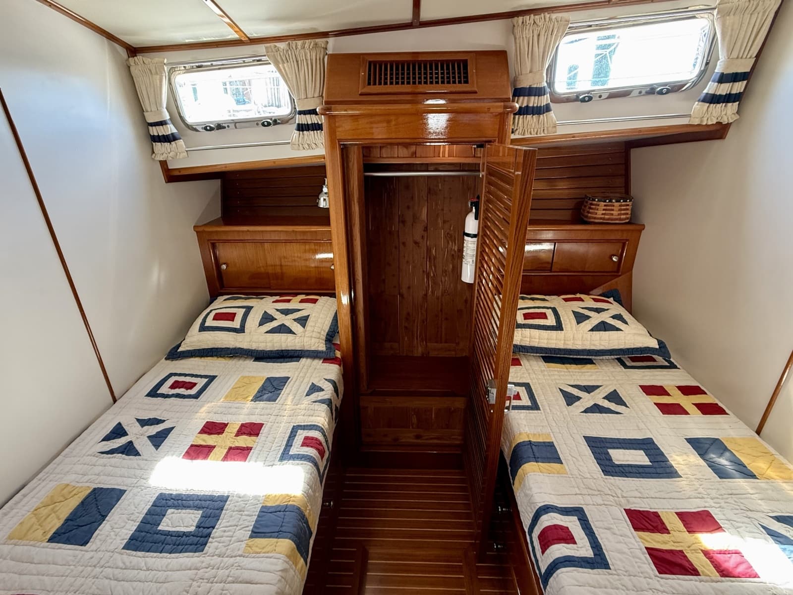 2001 Grand Banks Eastbay HX - Photo 47