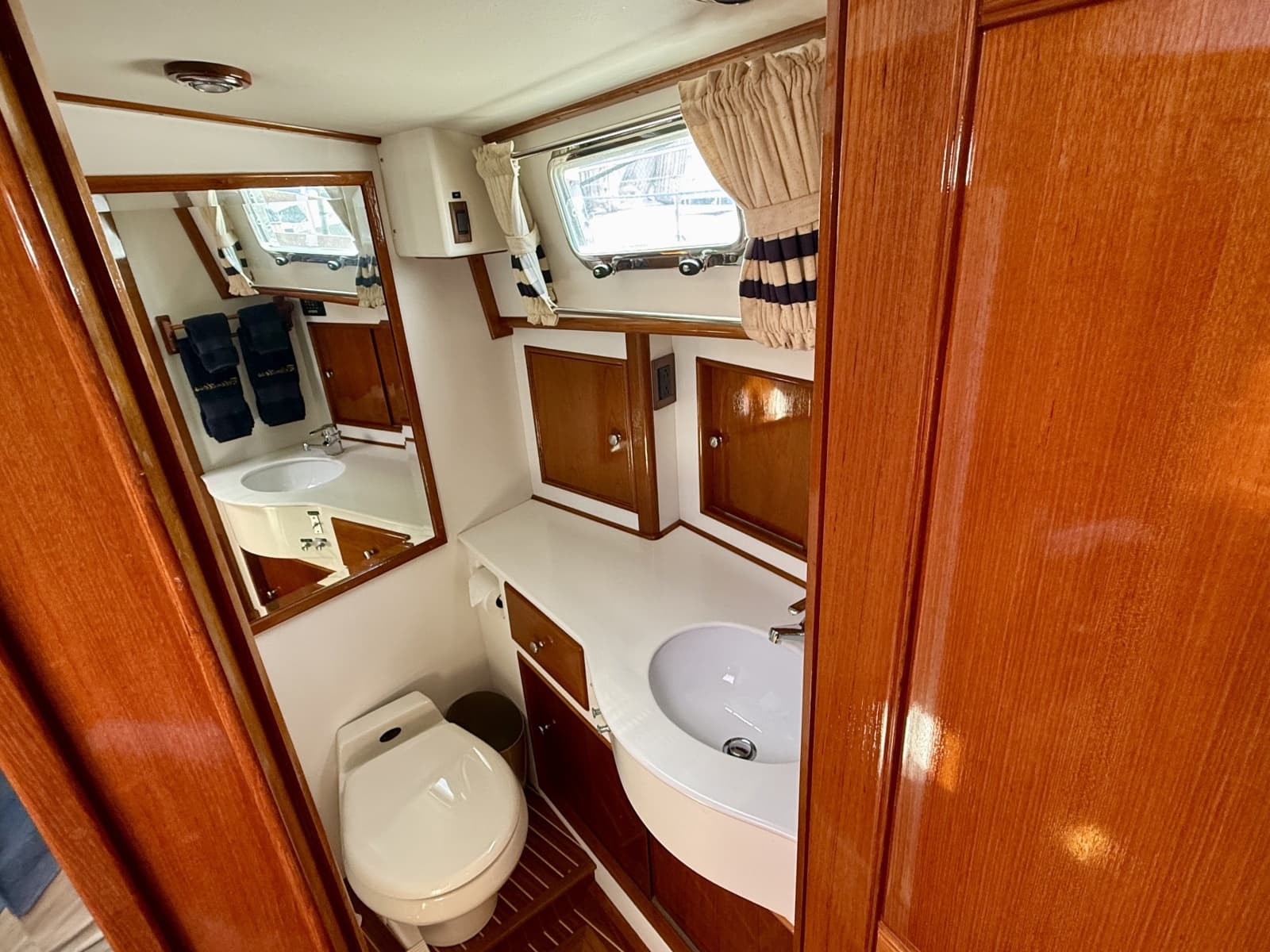 2001 Grand Banks Eastbay HX - Photo 40