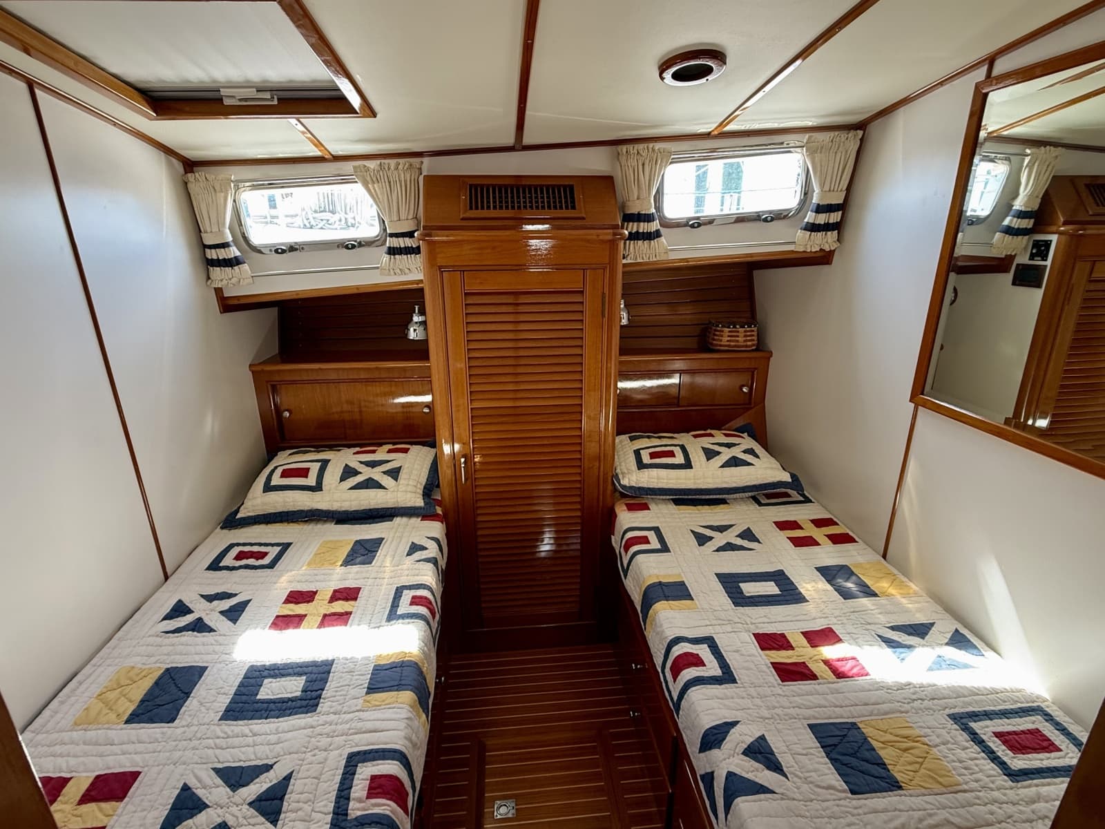 2001 Grand Banks Eastbay HX - Photo 44