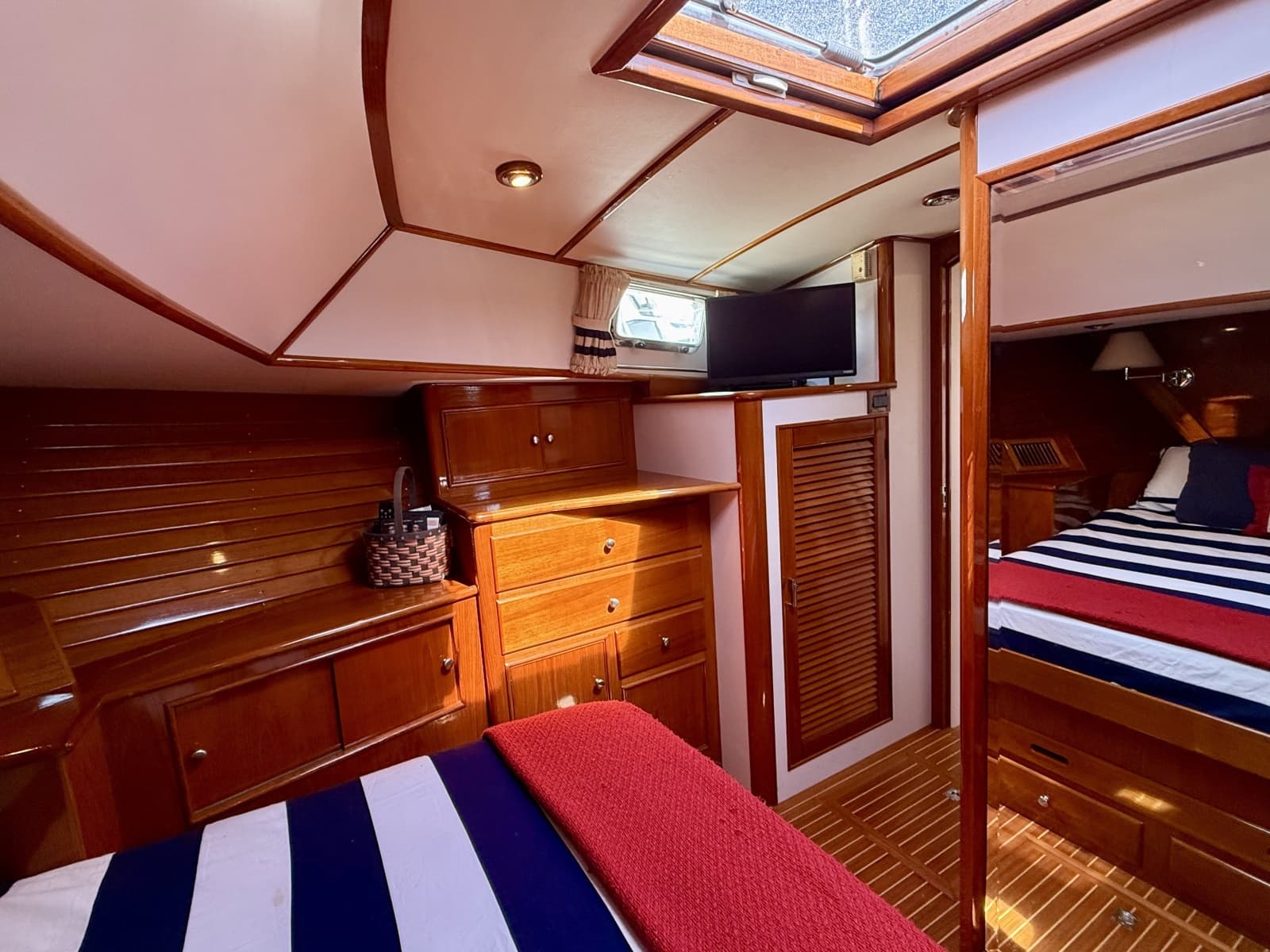 2001 Grand Banks Eastbay HX - Photo 37