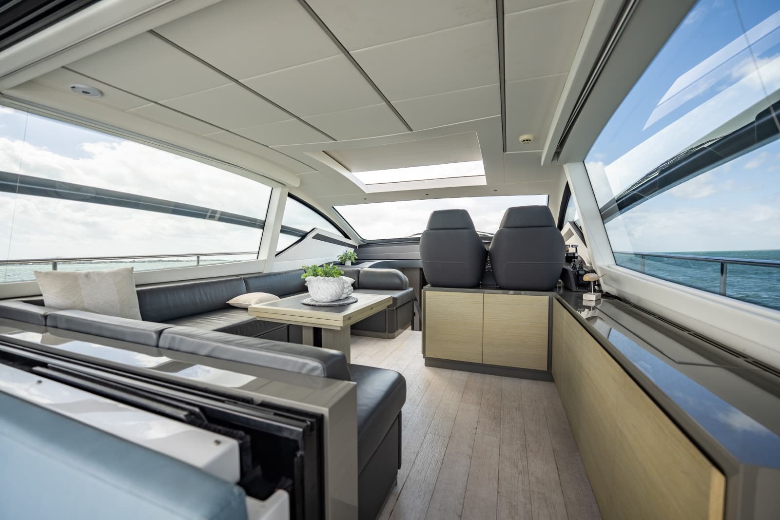 2020 Pershing 62 - Photo 27