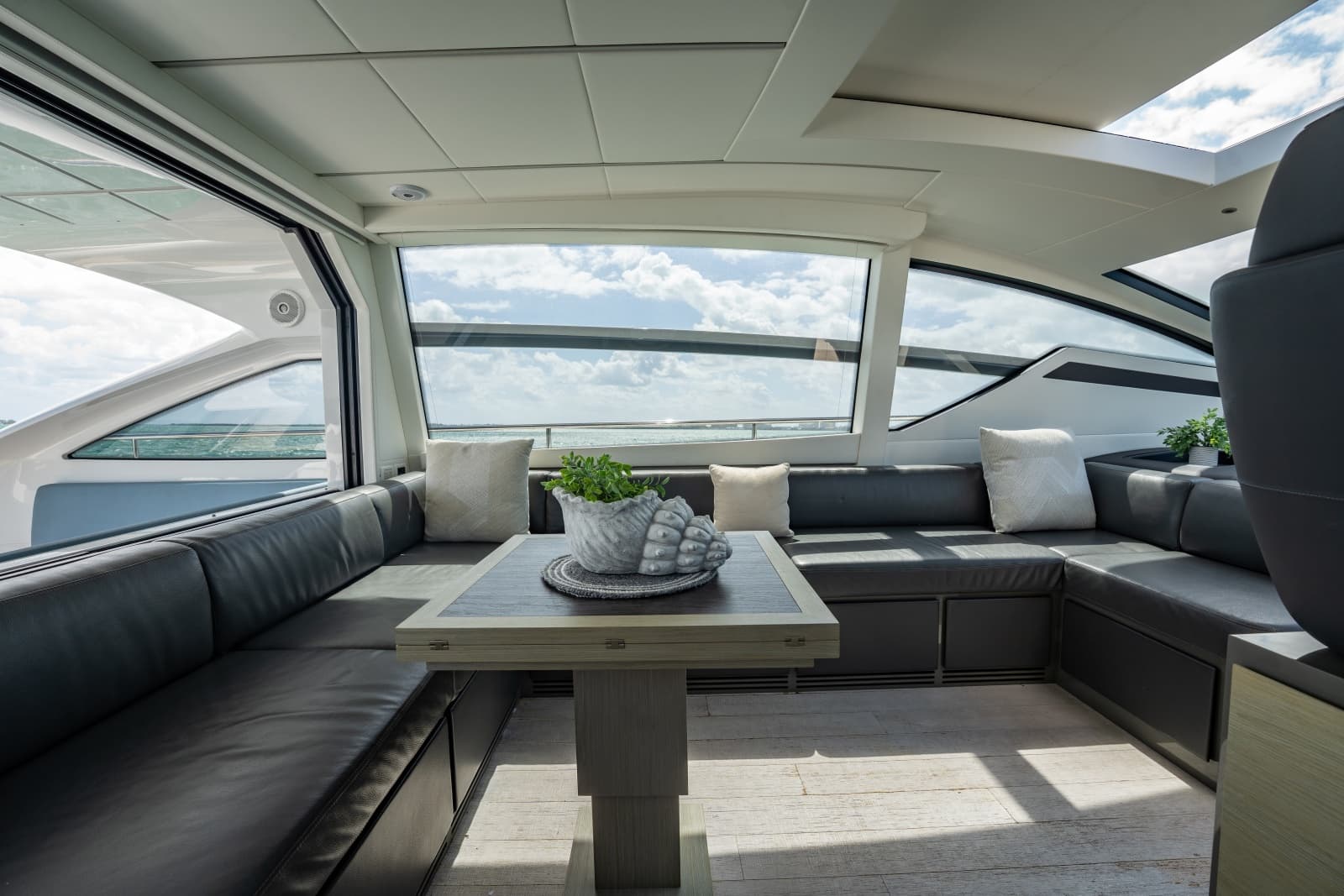 2020 Pershing 62 - Photo 33