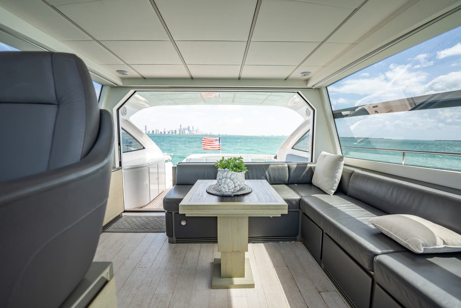 2020 Pershing 62 - Photo 25