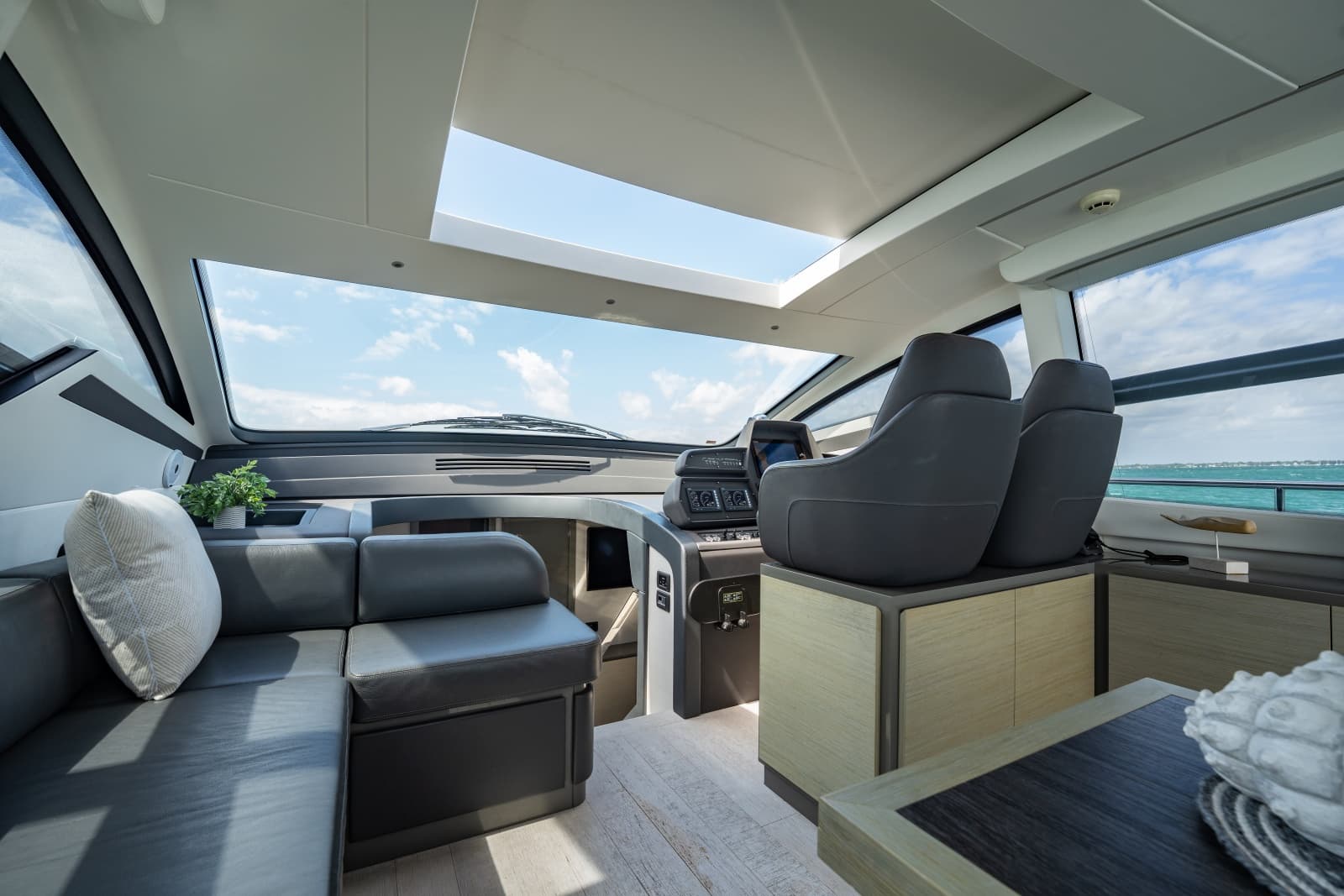 2020 Pershing 62 - Photo 37