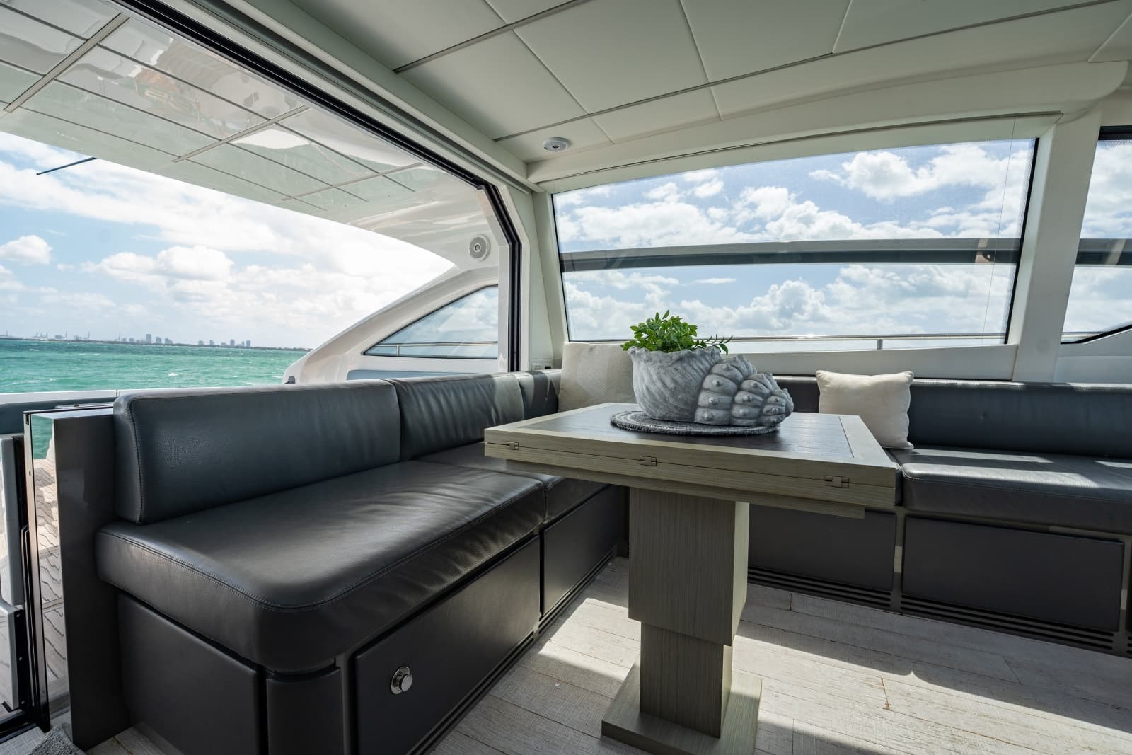 2020 Pershing 62 - Photo 34