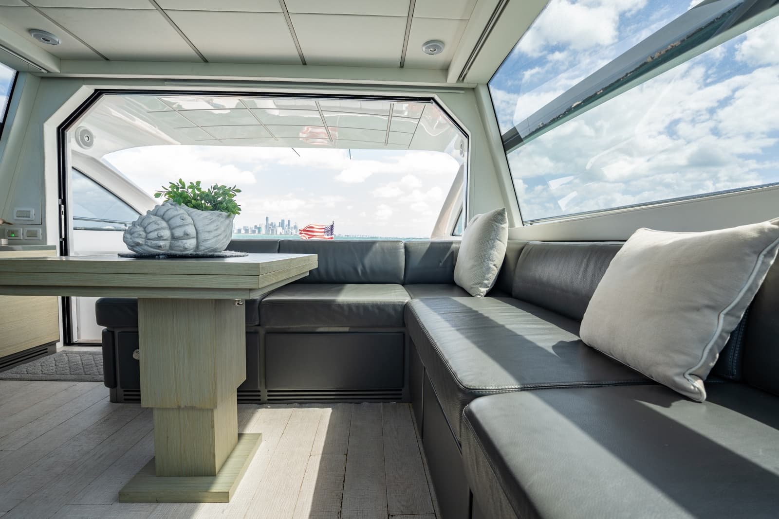 2020 Pershing 62 - Photo 35