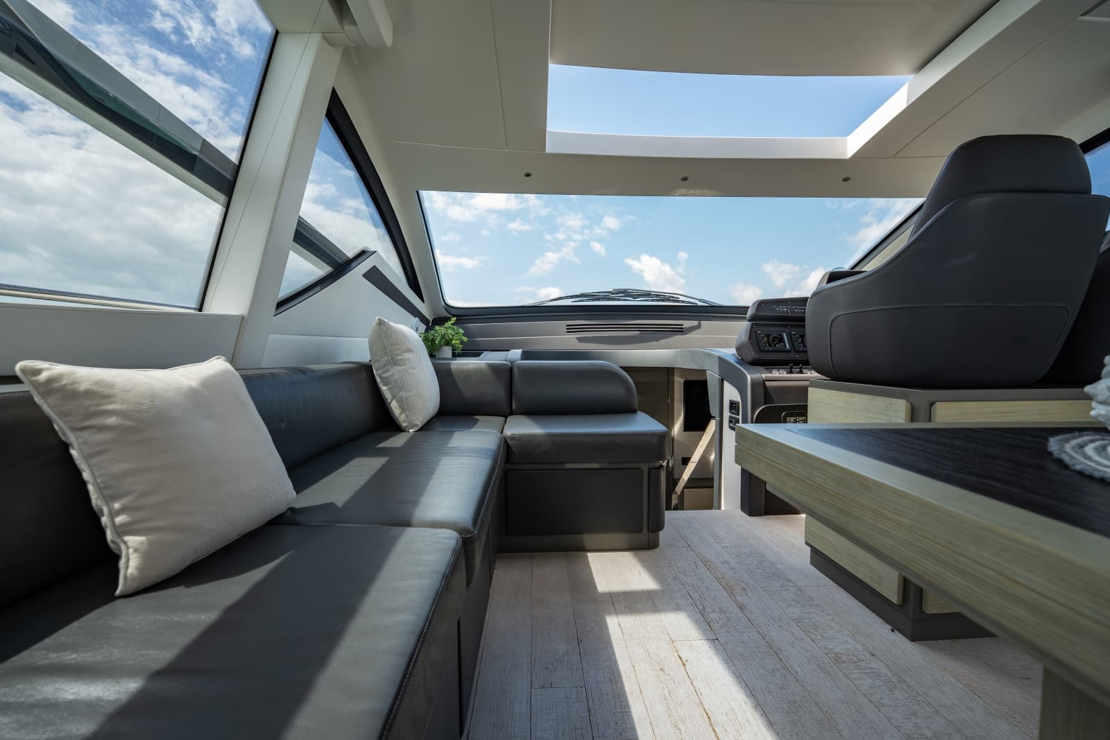 2020 Pershing 62 - Photo 36