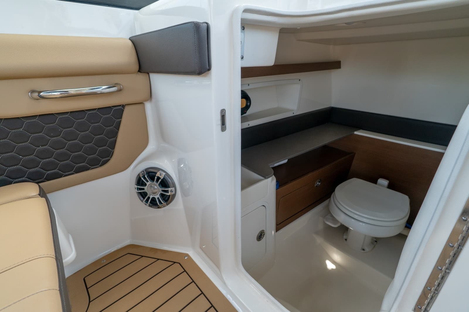 2022 Sea Ray SDX 290 - Photo 34