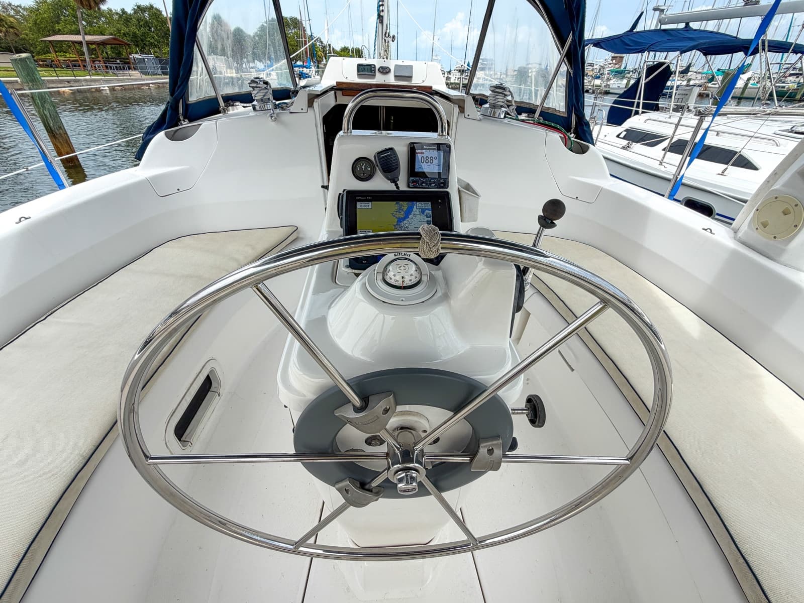 1999 Hunter 310 - Photo 42