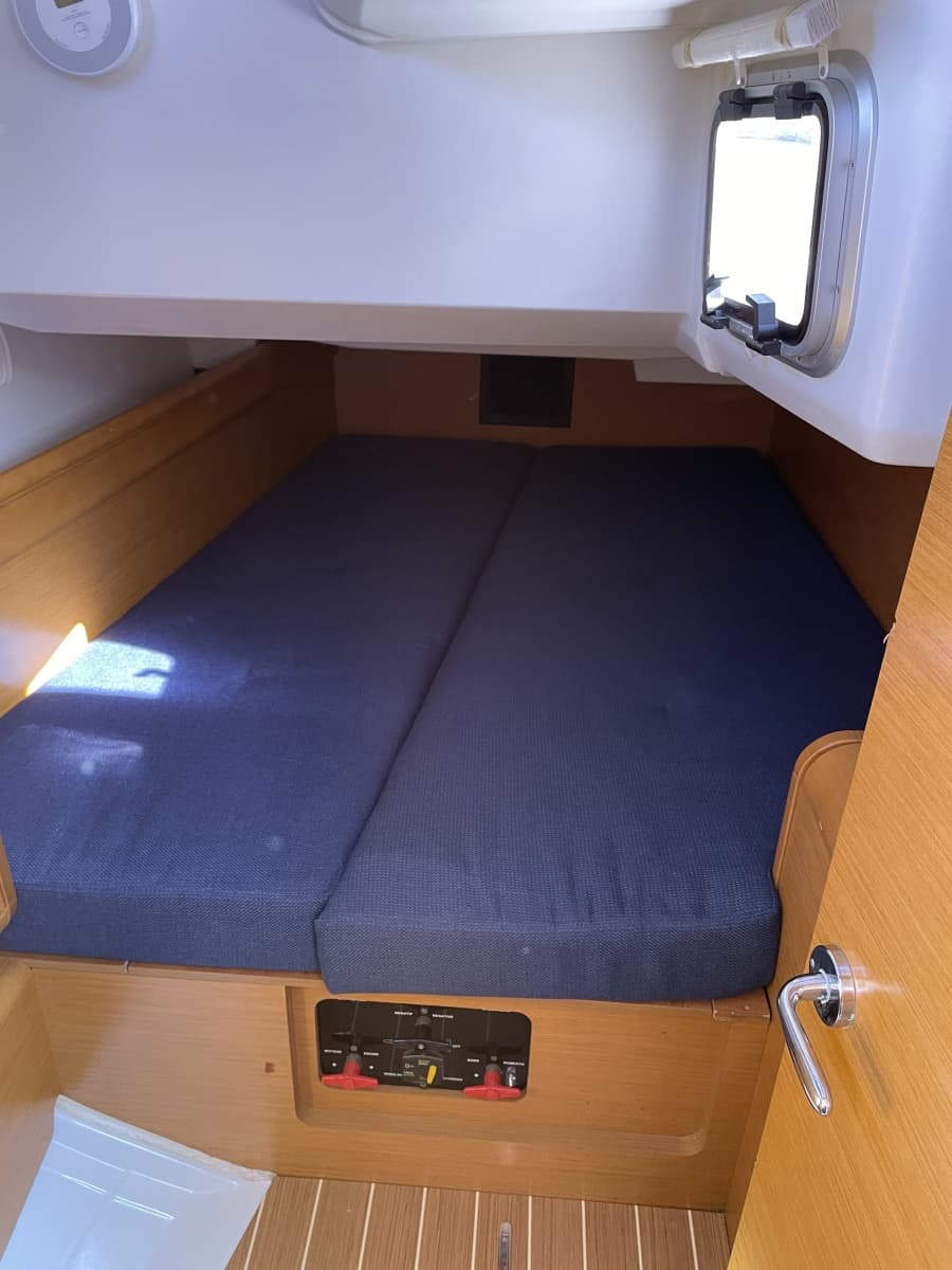 2011 Jeanneau Sun Odyssey 409 - Photo 30