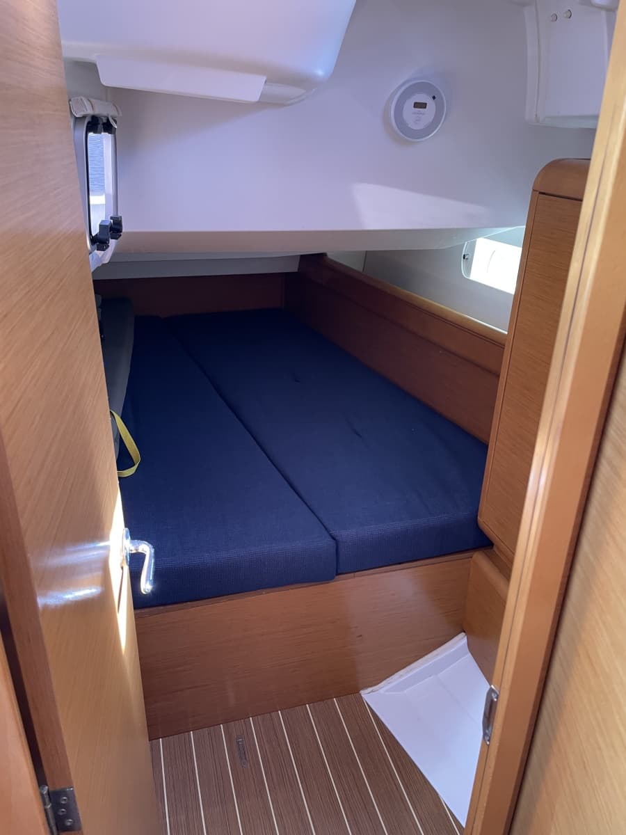 2011 Jeanneau Sun Odyssey 409 - Photo 27
