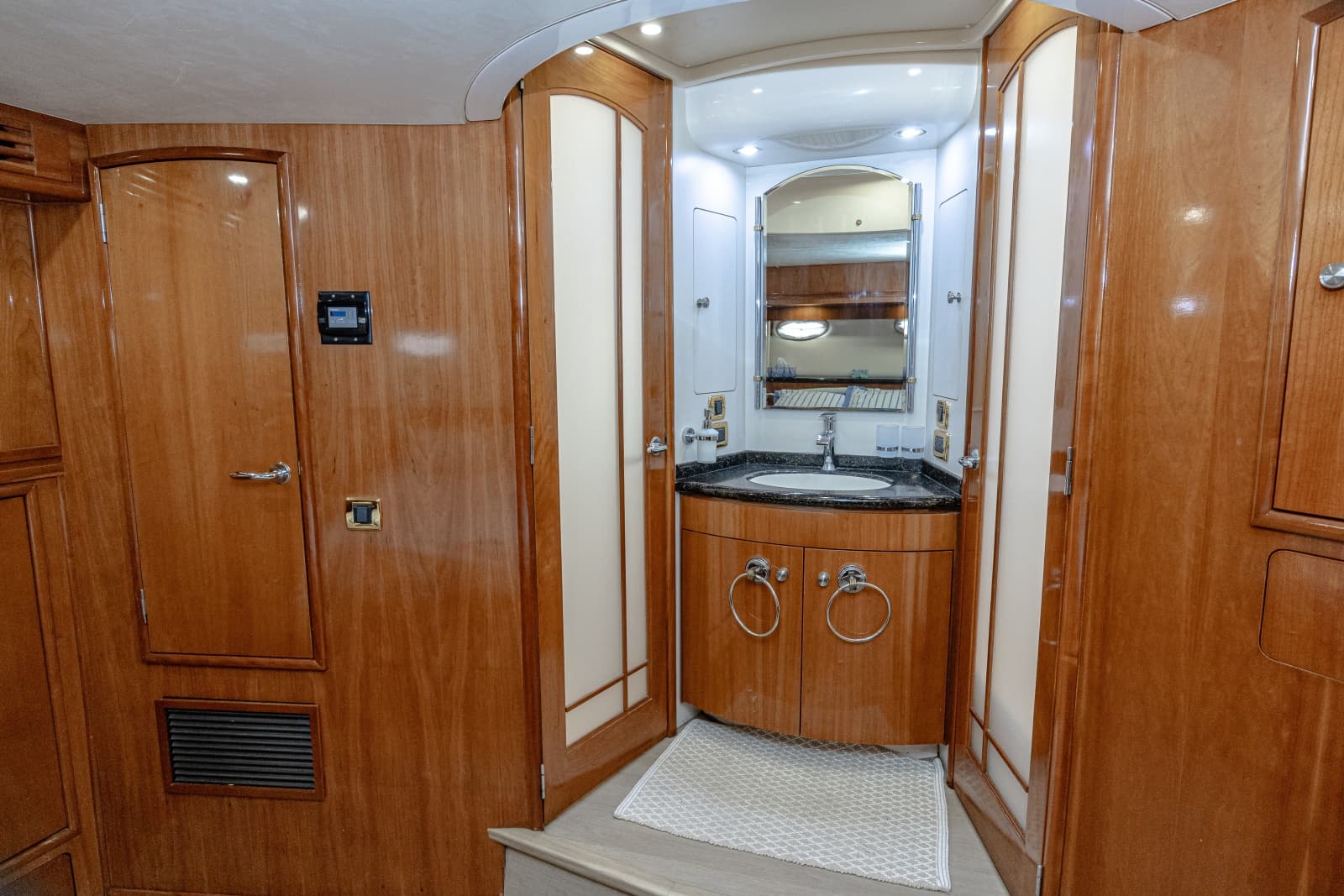2002 Carver 530 Voyager Sky Lounge - Photo 19