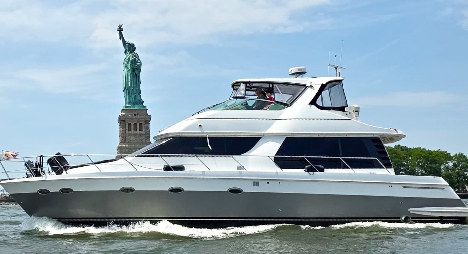 2002 Carver 530 Voyager Sky Lounge - Photo 1
