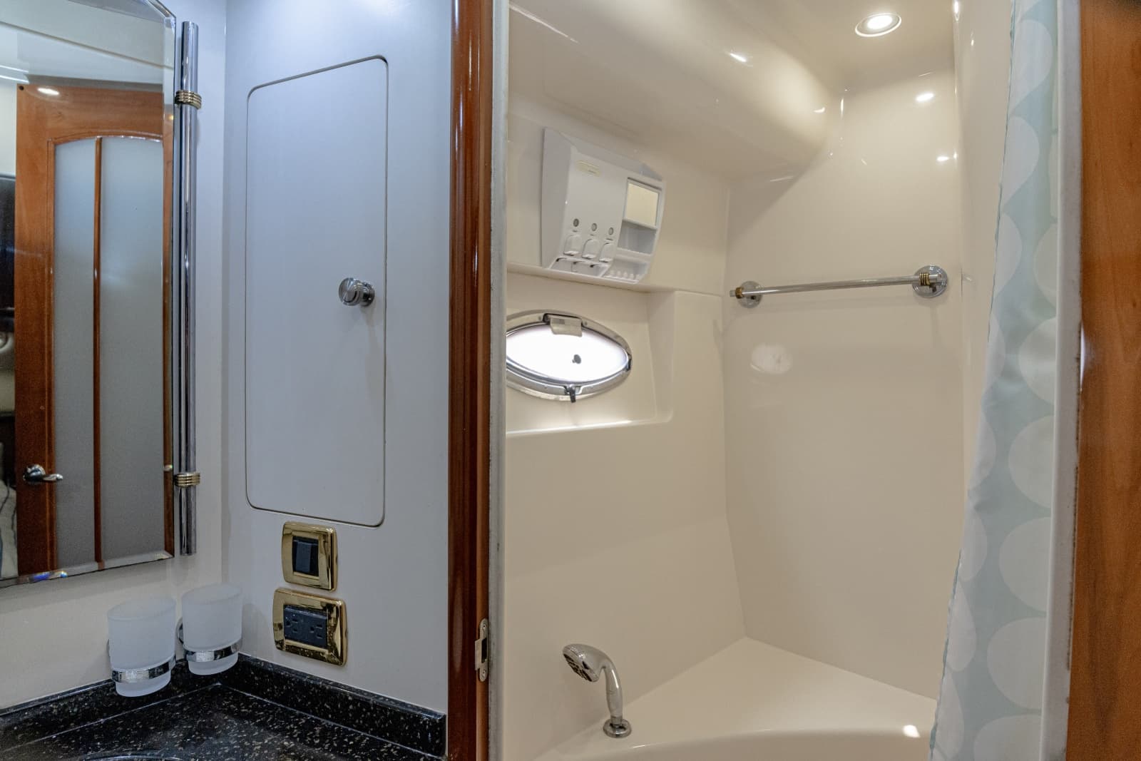 2002 Carver 530 Voyager Sky Lounge - Photo 21