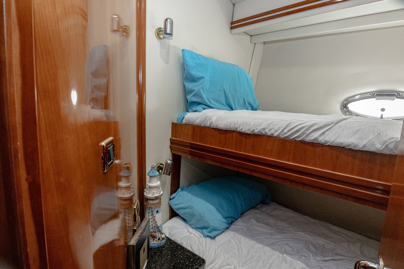 2002 Carver 530 Voyager Sky Lounge - Photo 25