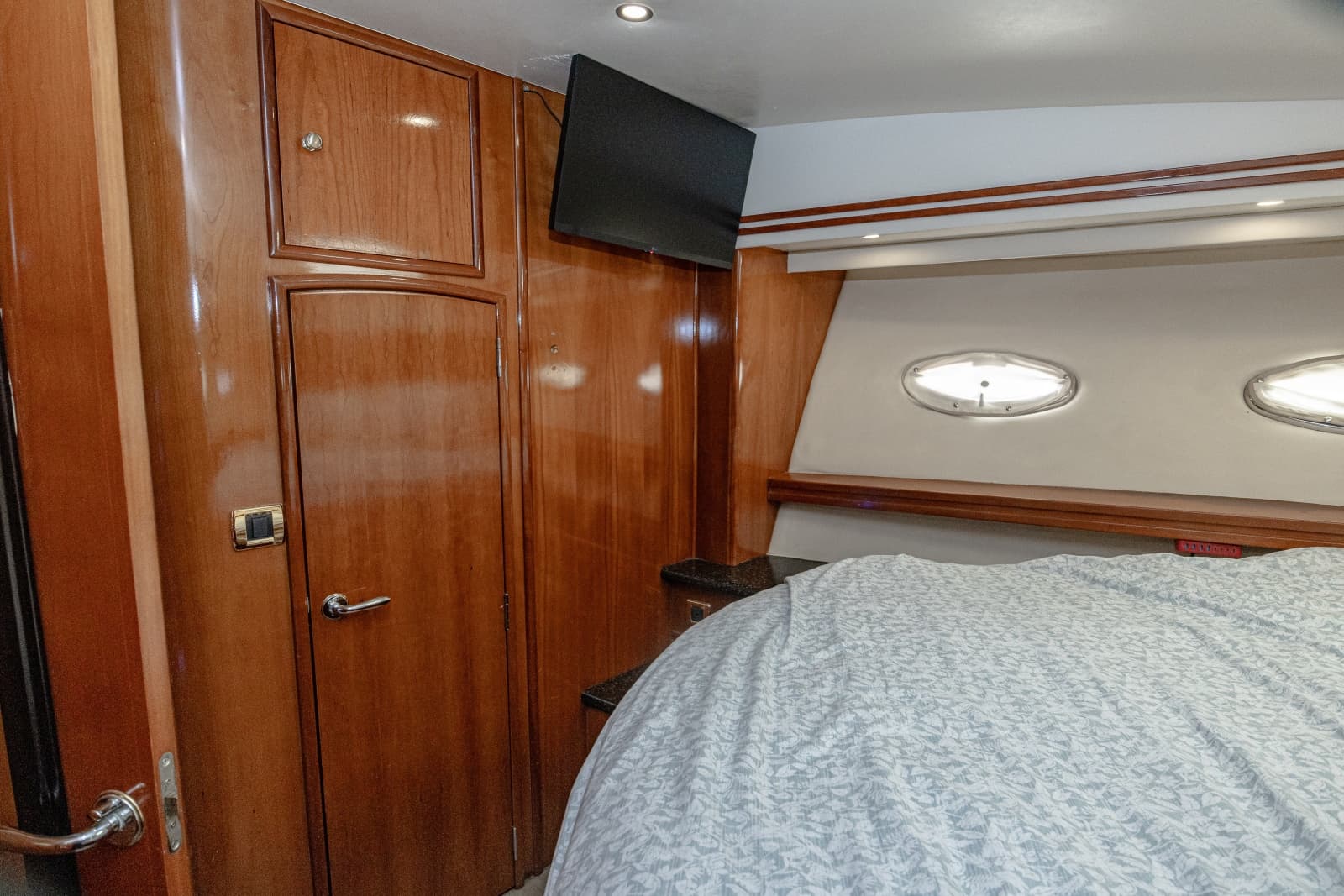 2002 Carver 530 Voyager Sky Lounge - Photo 27